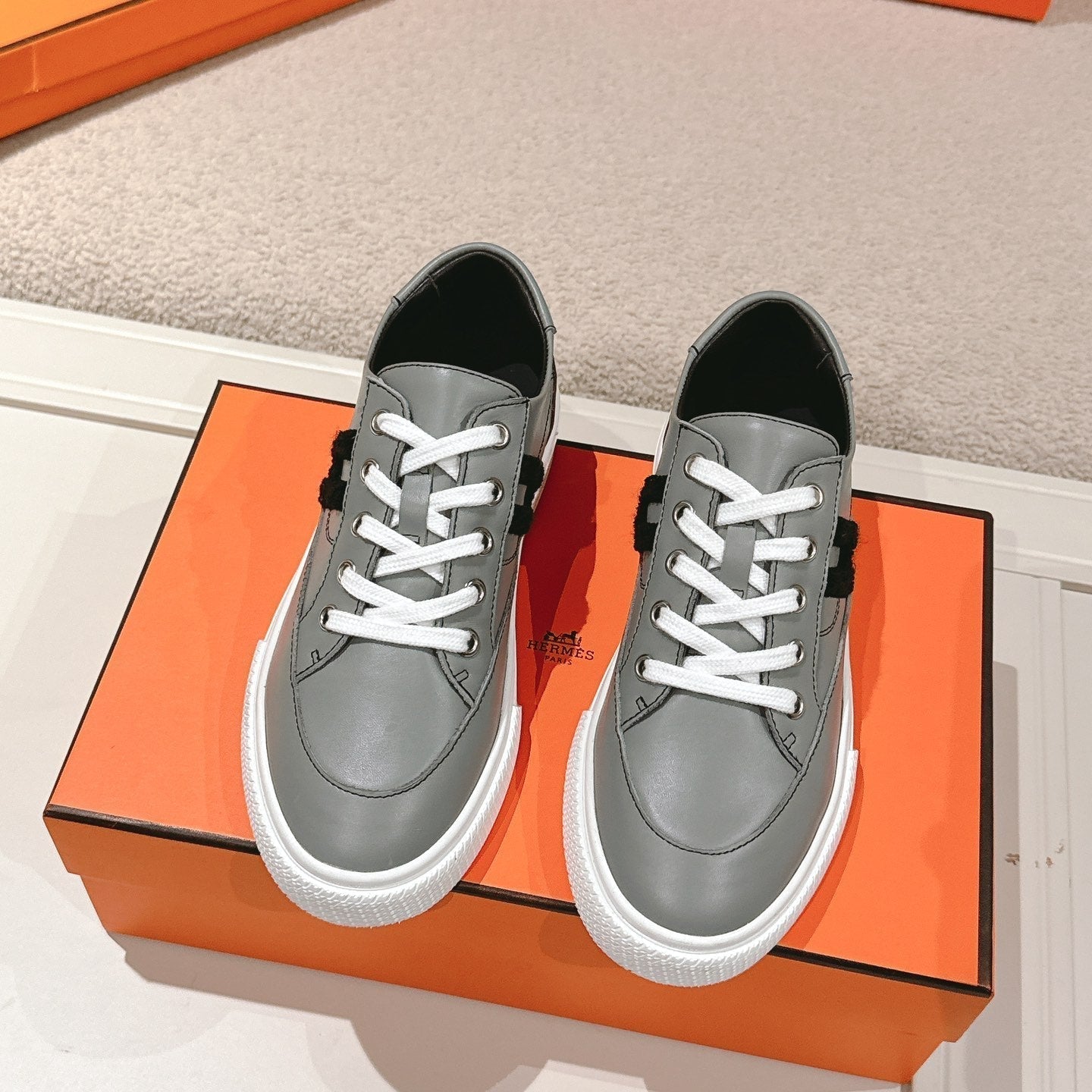 HM 25ss Sneakers Dark Gray Cowhide 577534