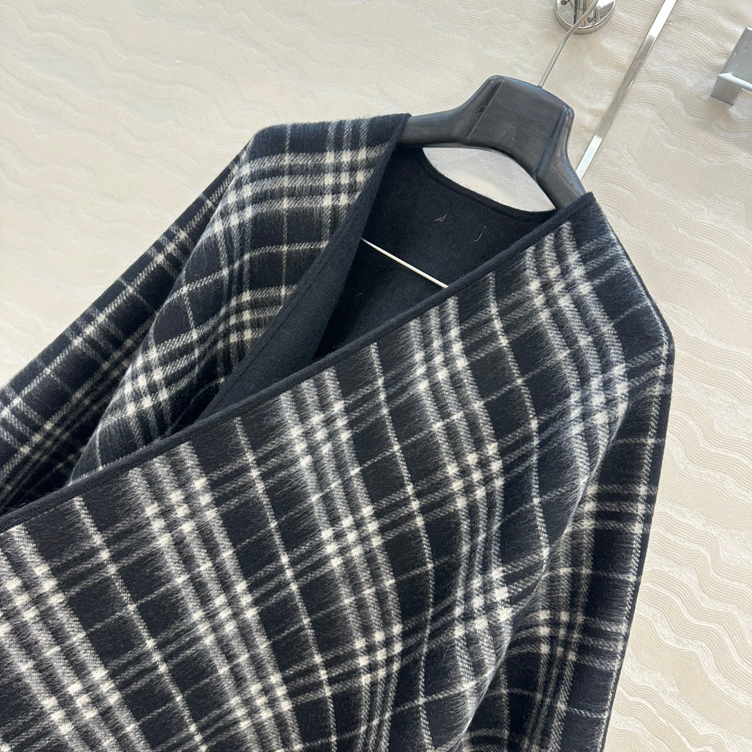 Burberry 26S Reversible Check Fringe Poncho Cape Black 440912