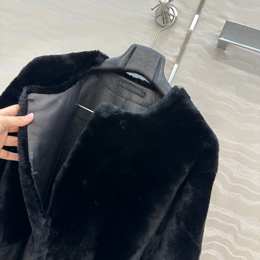 Totême's Jacket Belt Black Fur Shearling 341205