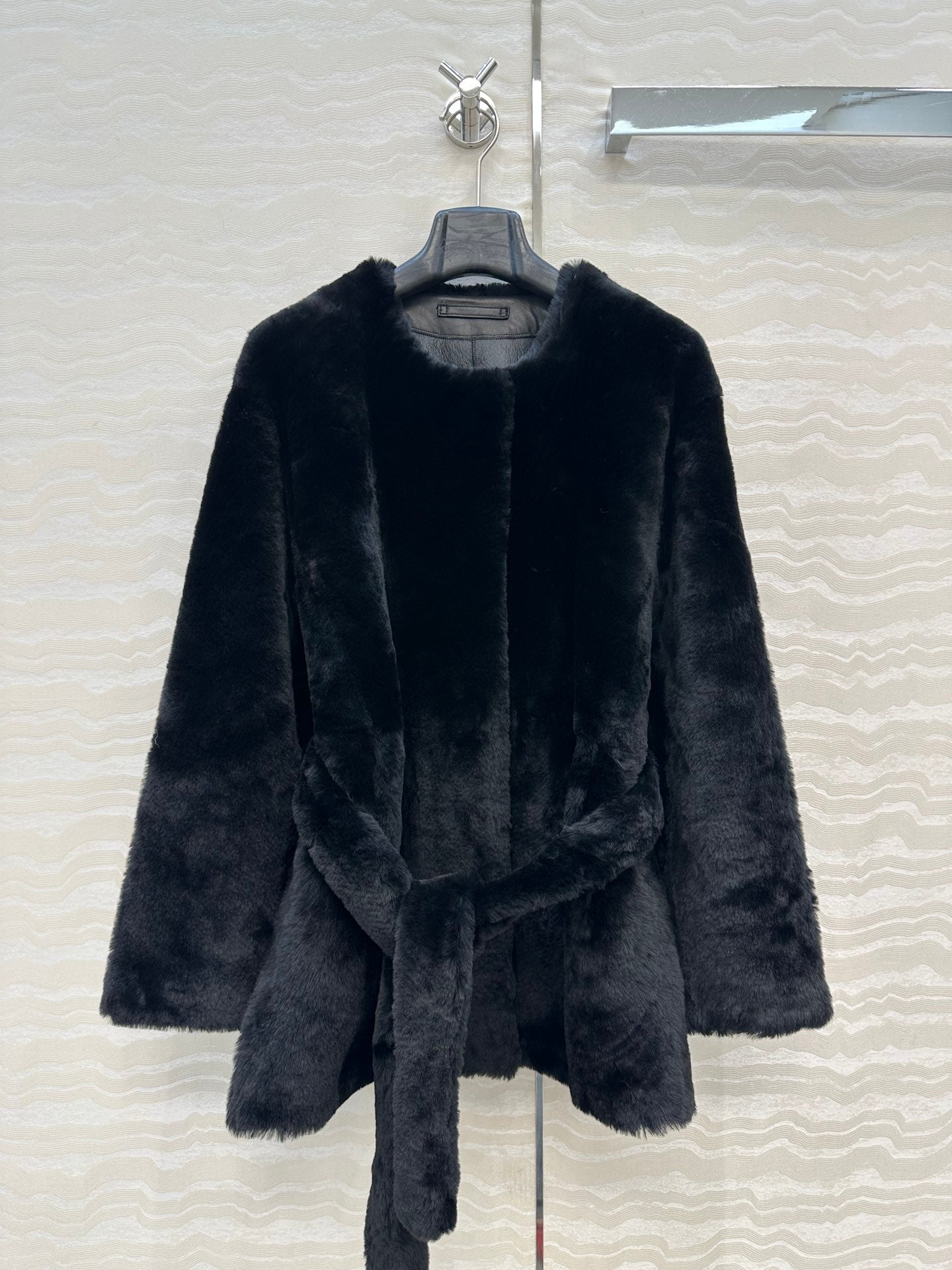 Totême's Jacket Belt Black Fur Shearling 341205