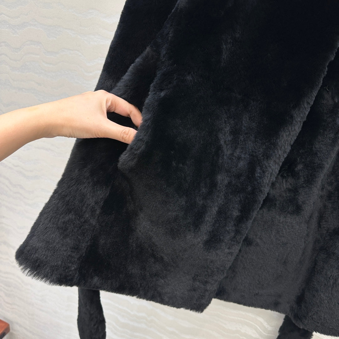 Totême's Jacket Belt Black Fur Shearling 341205