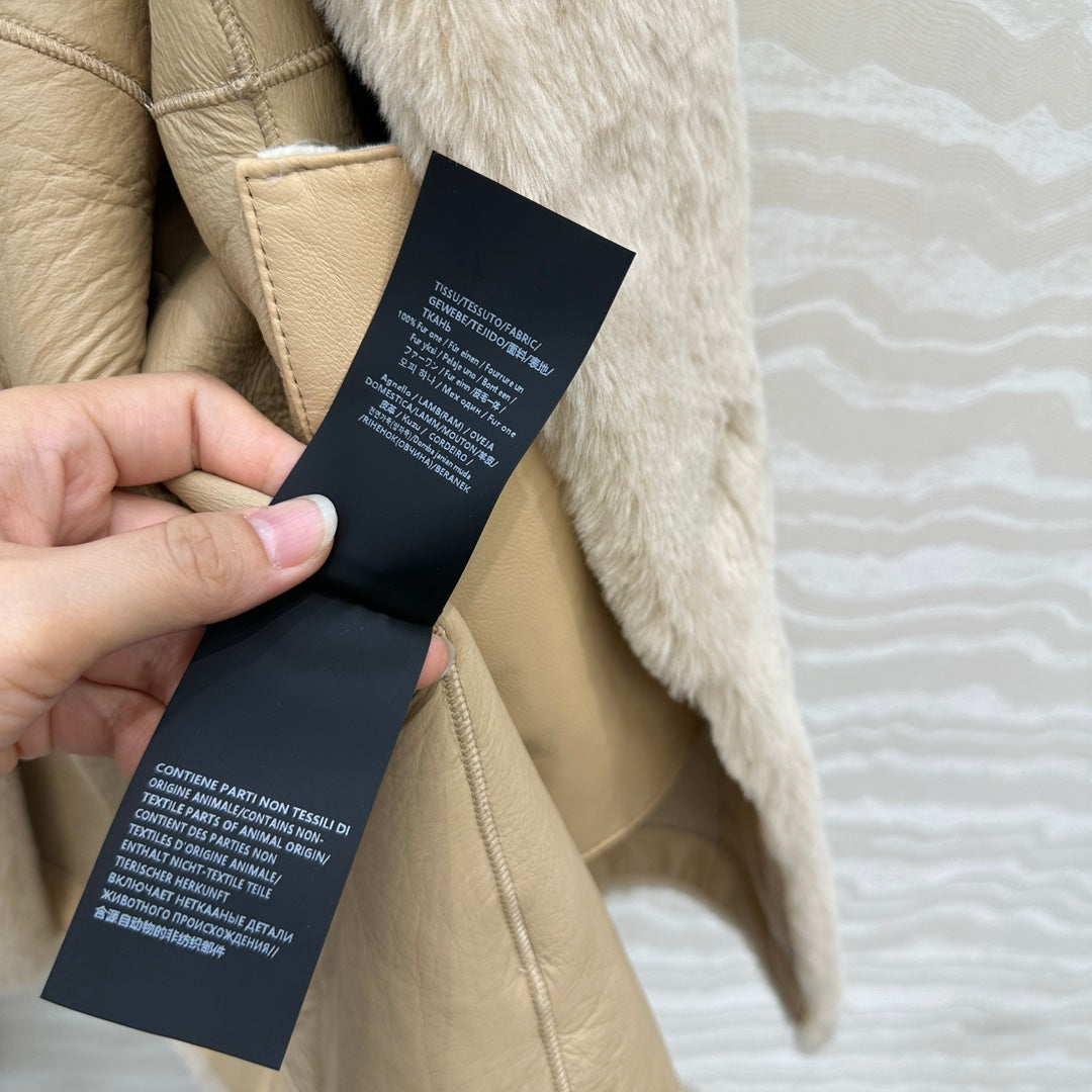 Totême's Jacket Belt Beige Fur Shearling 341196