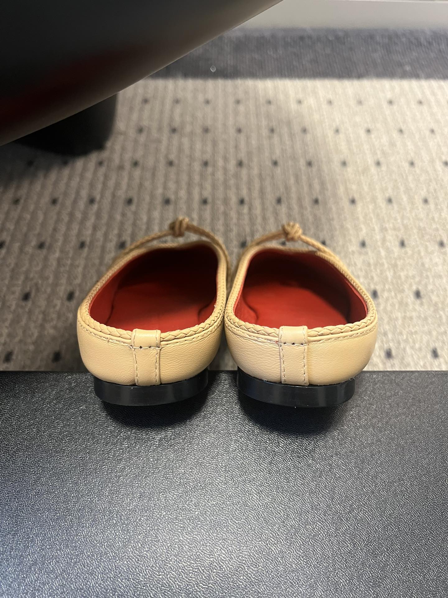 BV 26s Flats Mules Beige Calfskin