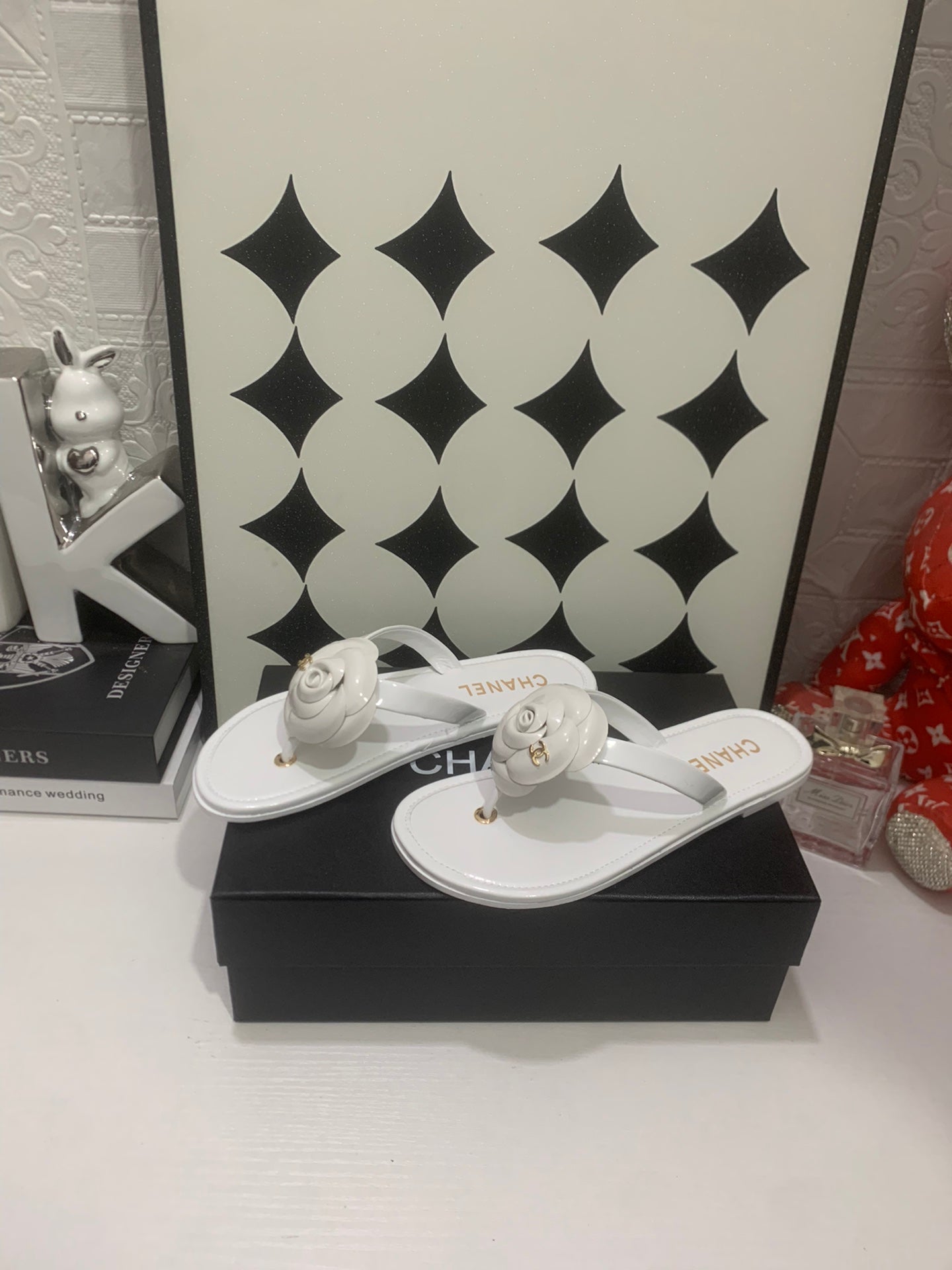 Chanel 26S Sandals In White Calfskin Gold-Tone Chain Detail