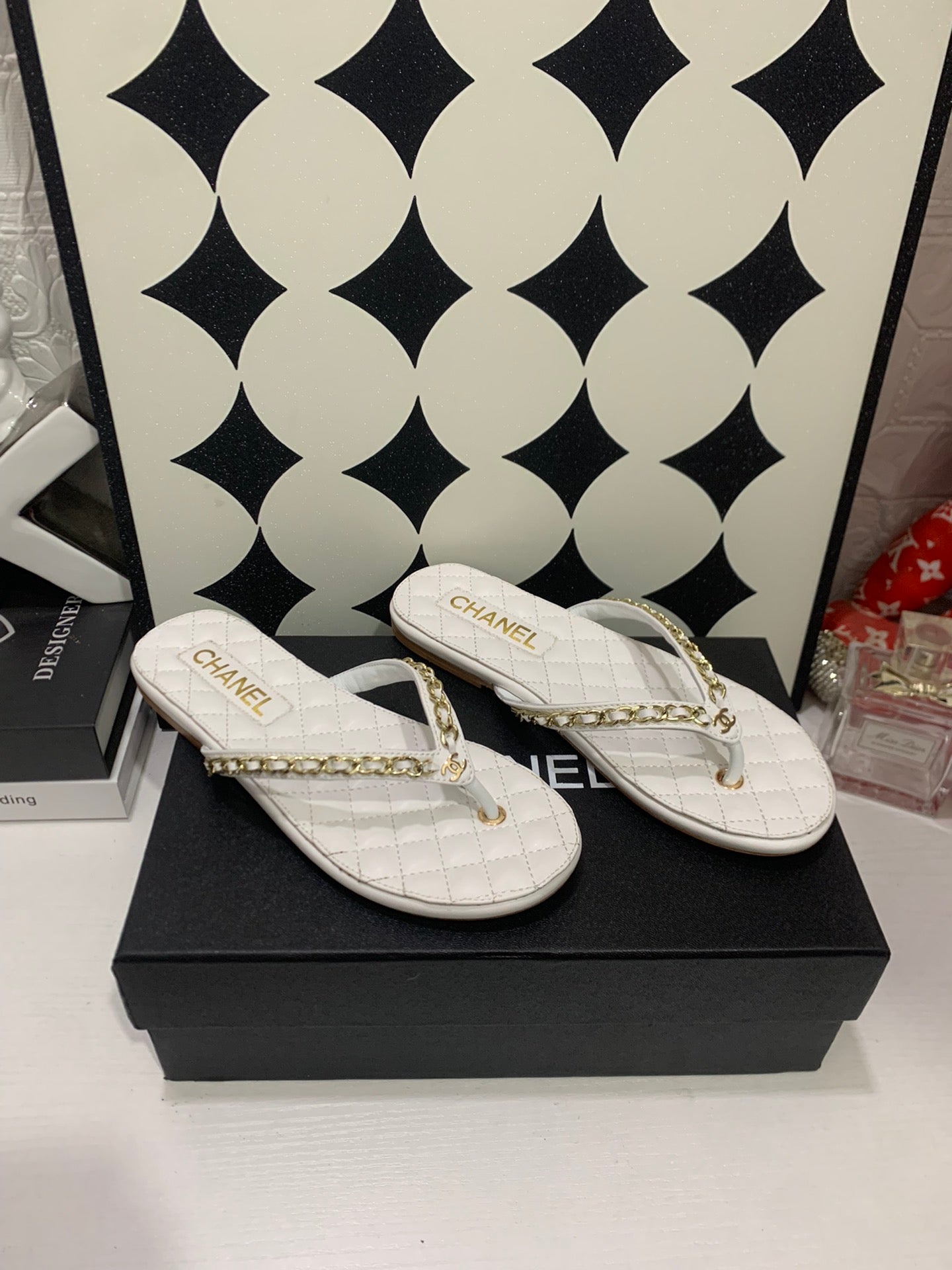CC 26s Thong With Chain White Sheepskin 684866