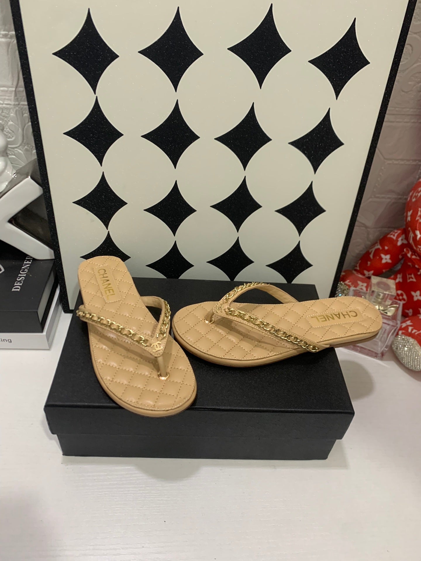CC 26s Thong With Chain Beige Sheepskin 684867