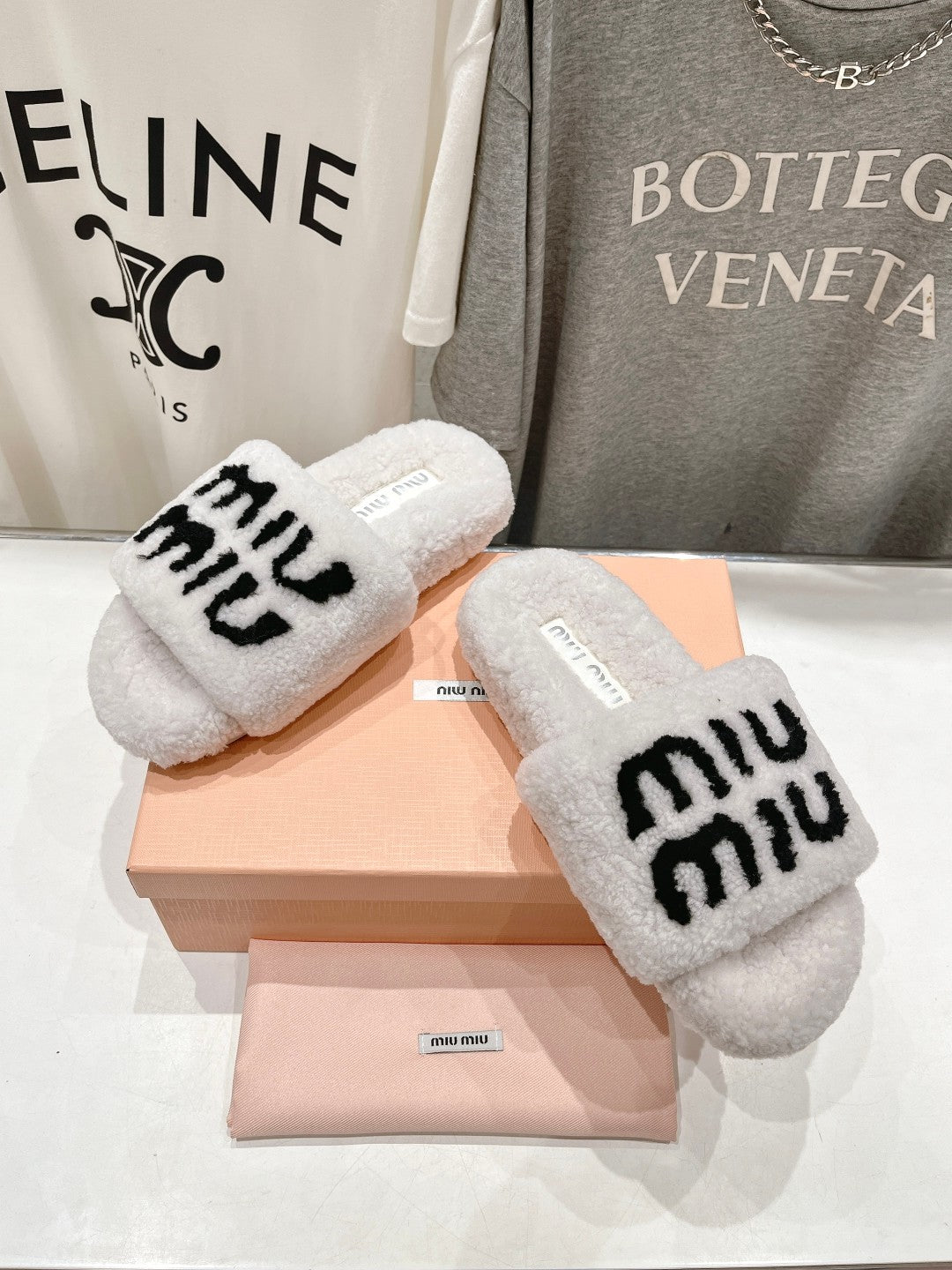 Miumiu 26s Sandals Cream White Shearling With Logo Lettering