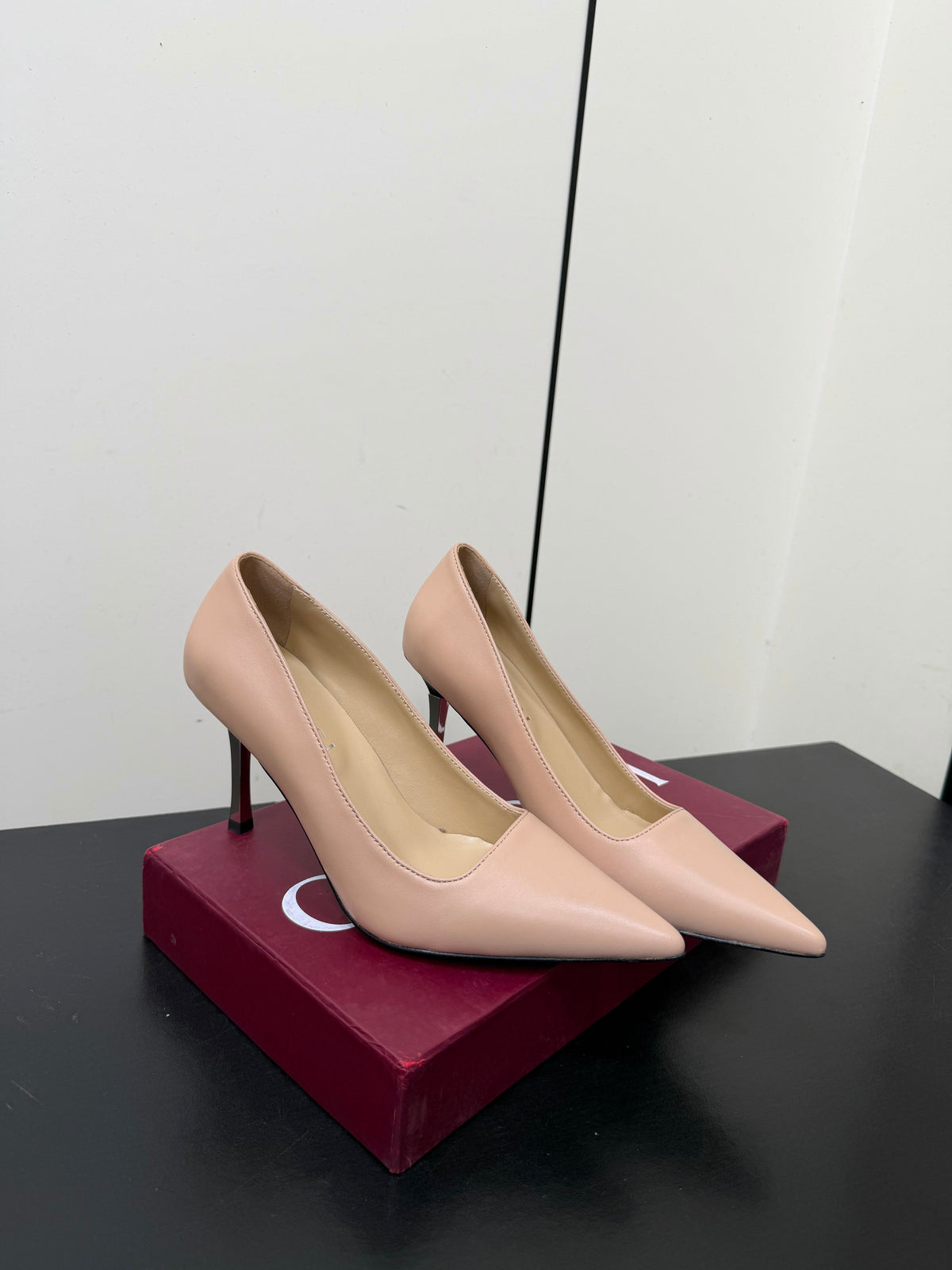 Gucci 26s Pointed Toe Pumps 8.5cm Nude Beige Calfskin