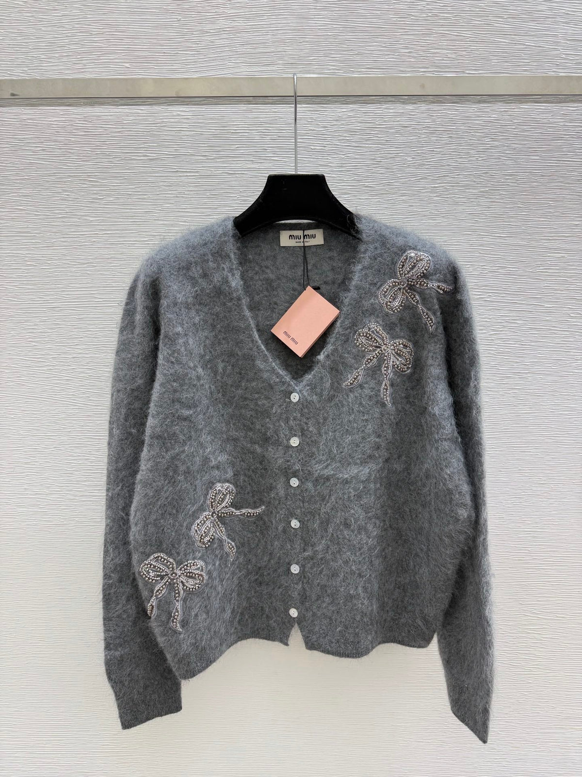 Miu 26FW Fuzzy V-Neck Cardigan Bow Embellishments White Buttons Wool 313332