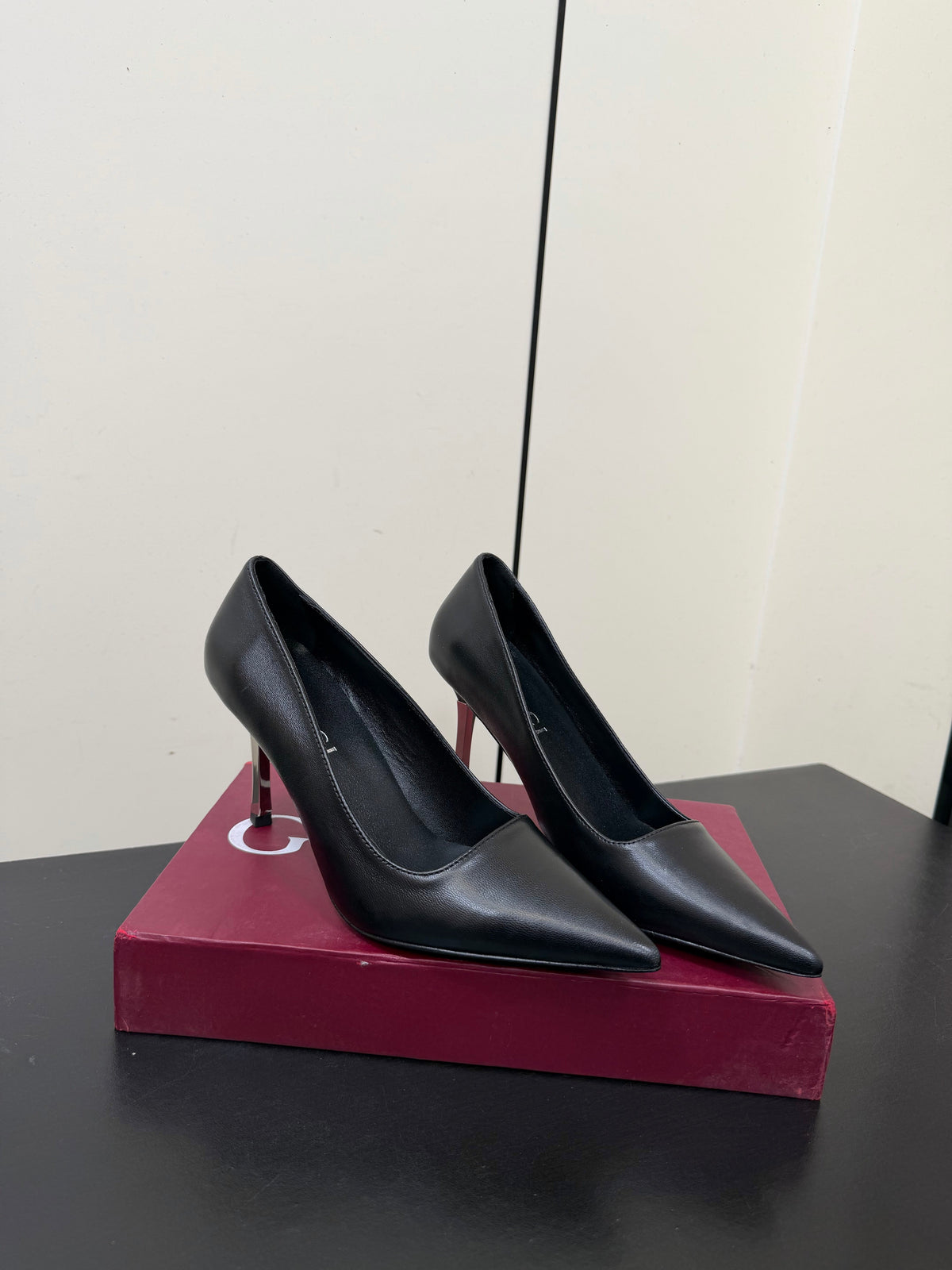 Gucci 26s Pointed Toe Pumps 8.5cm Black Calfskin