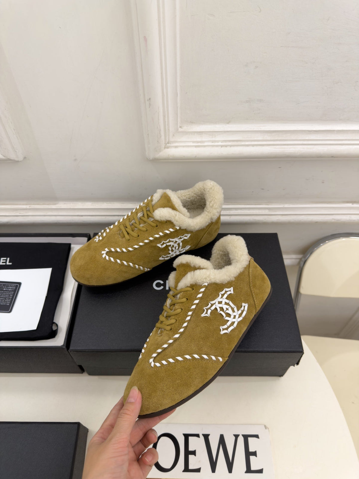 CC 26FW Shearling-Lined Low-Top Sneakers CC Logo Suede 164879