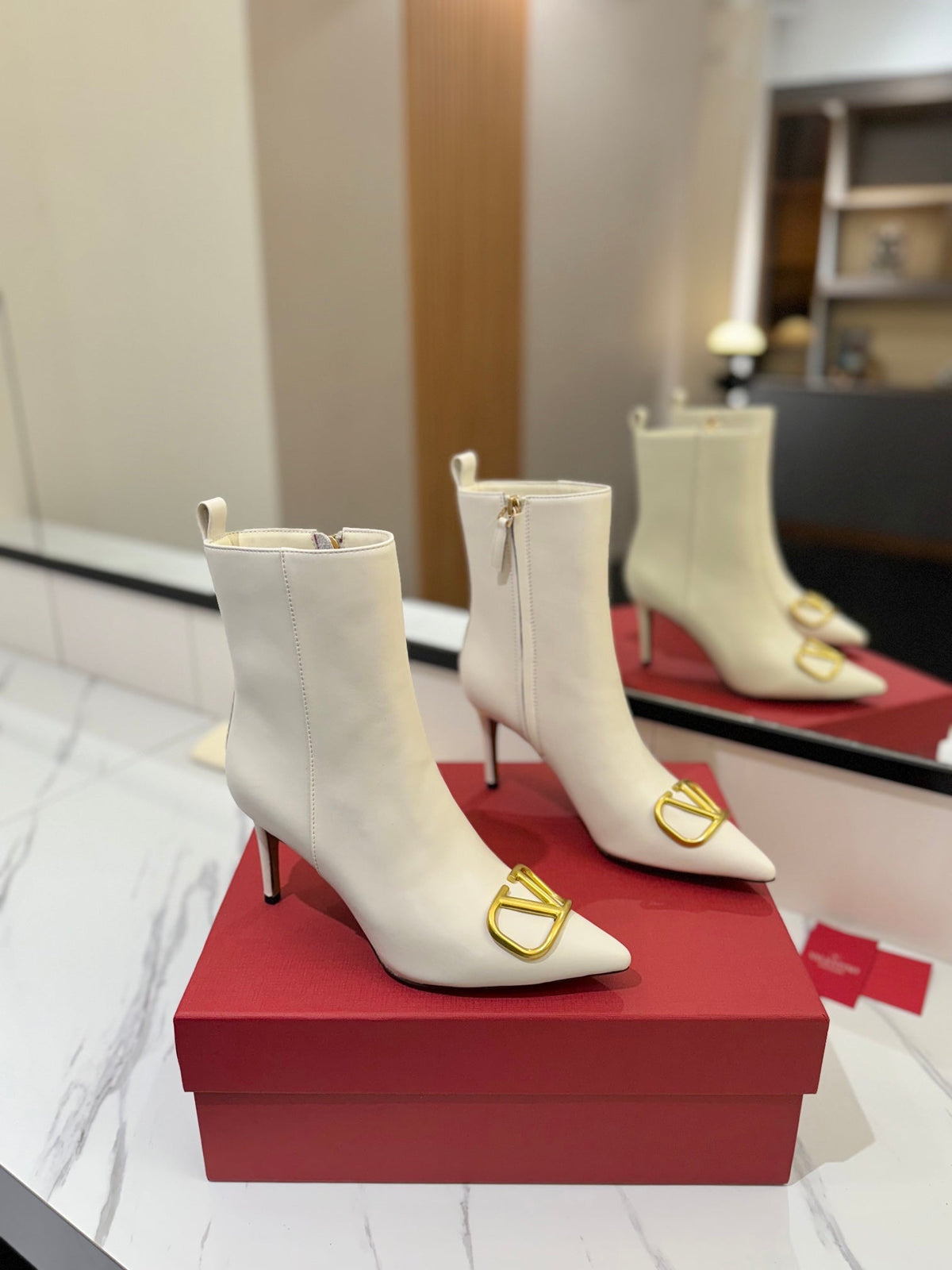 VLTN Garavani 26W VLogo Ankle Boots 8cm Pointed Toe Leather 145157