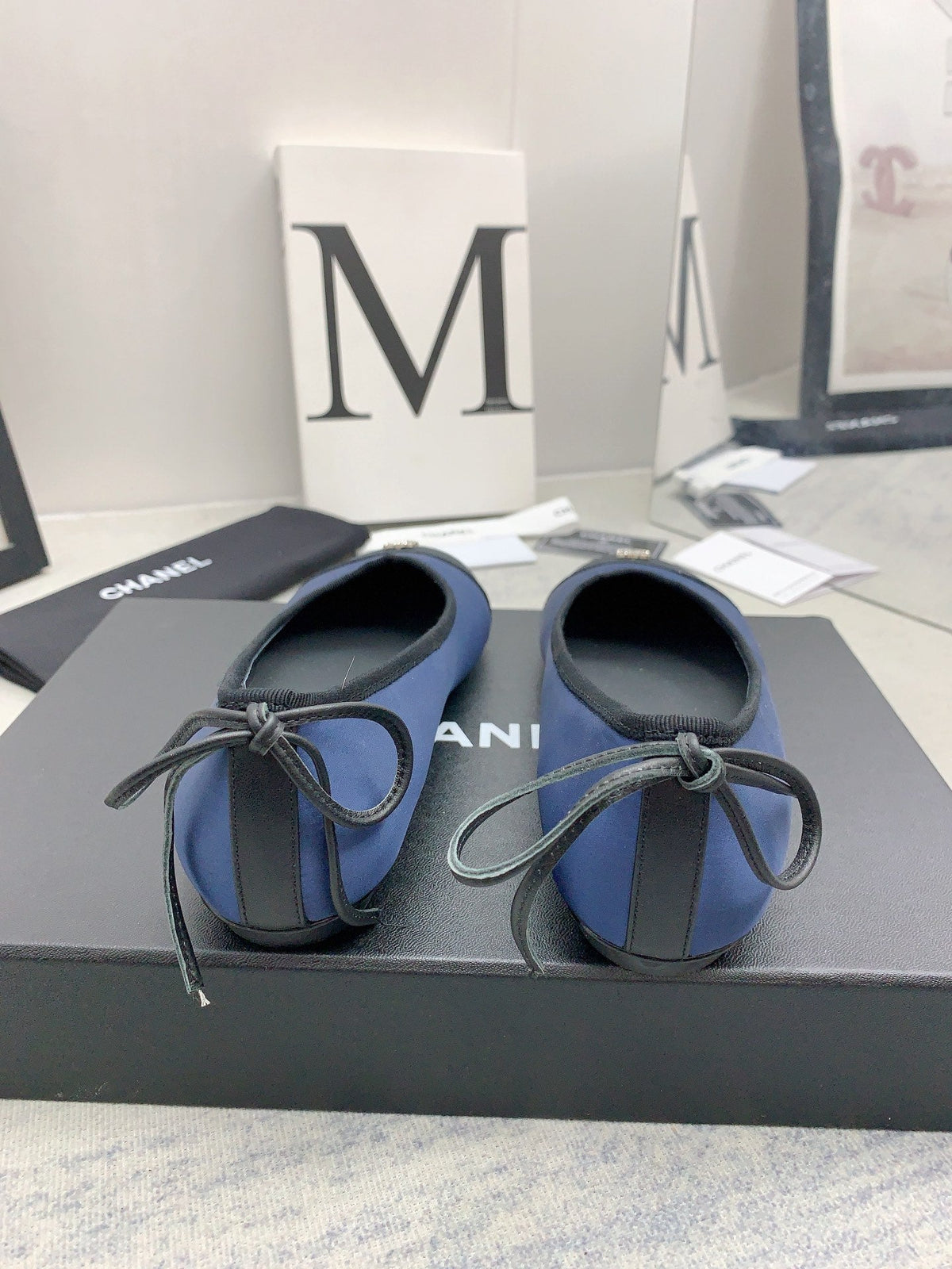 CC 26ss Two-Tone Ballerina Flats CC Logo Navy Black Silk Satin 162259