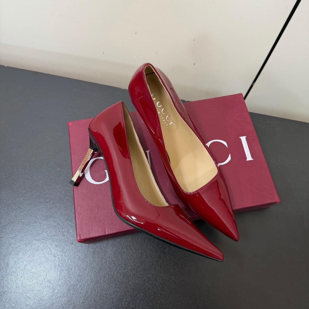 Gucci 26s Pointed Toe Pumps 8.5cm Burgundy Red Patent Calfskin