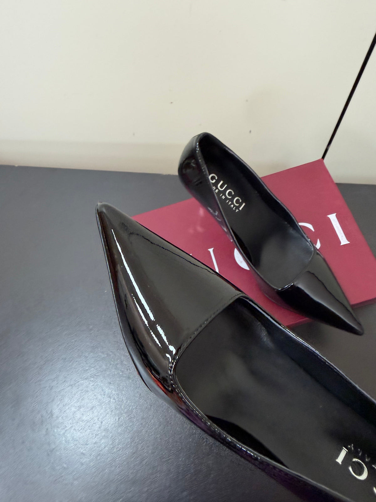 Gucci 26s Pointed Toe Pumps 8.5cm Black Patent Calfskin