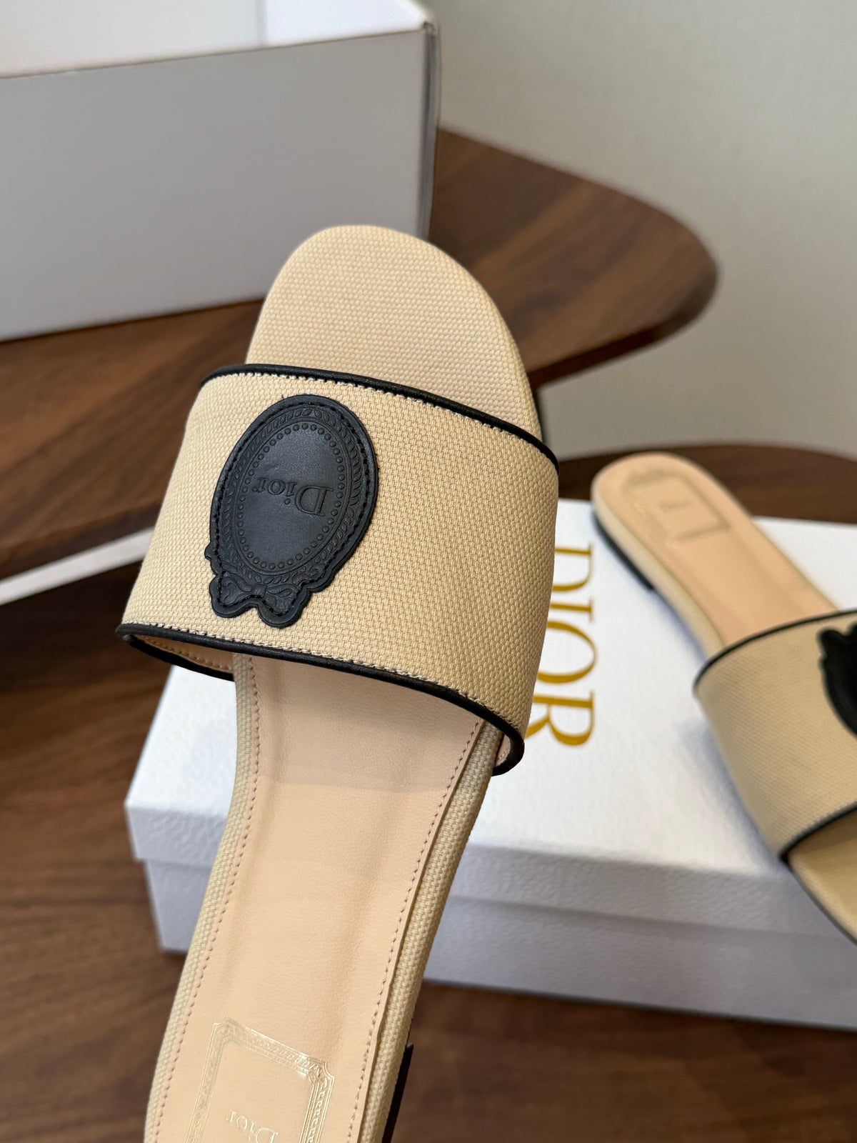 CD 26s D Badge Flat Slide Sandals Beige Canvas And Black Calfskin 618492