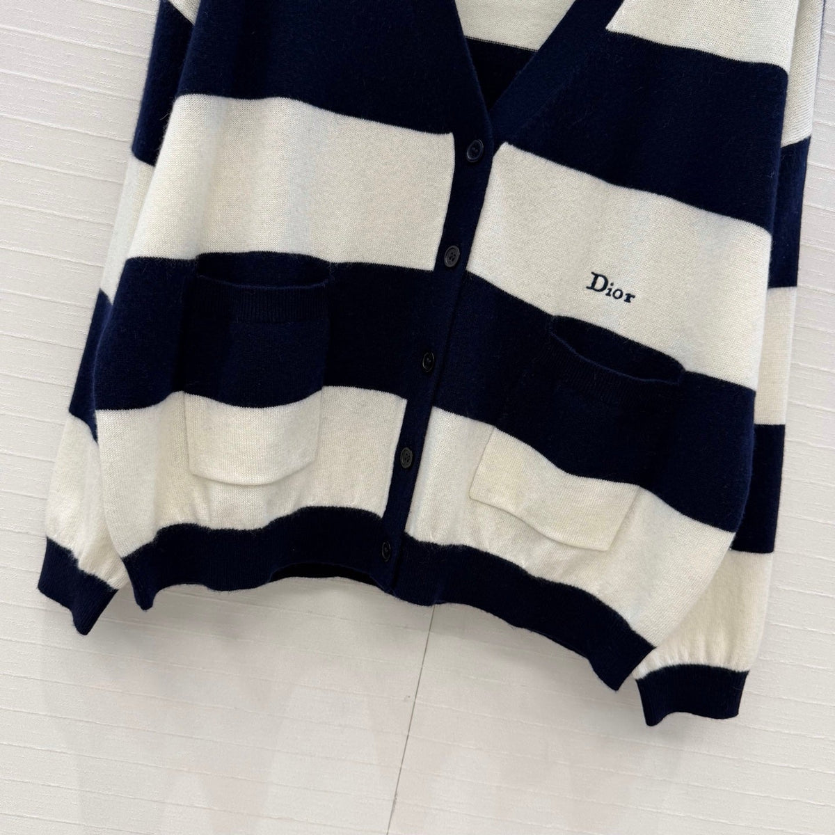 CD 26FW Contrast-Stripe V-Neck Knit Cardigan Logo Embroidery Cashmere 443257