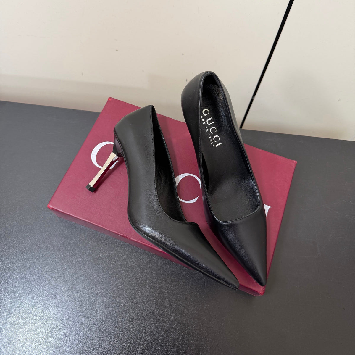 Gucci 26s Pointed Toe Pumps 8.5cm Black Calfskin