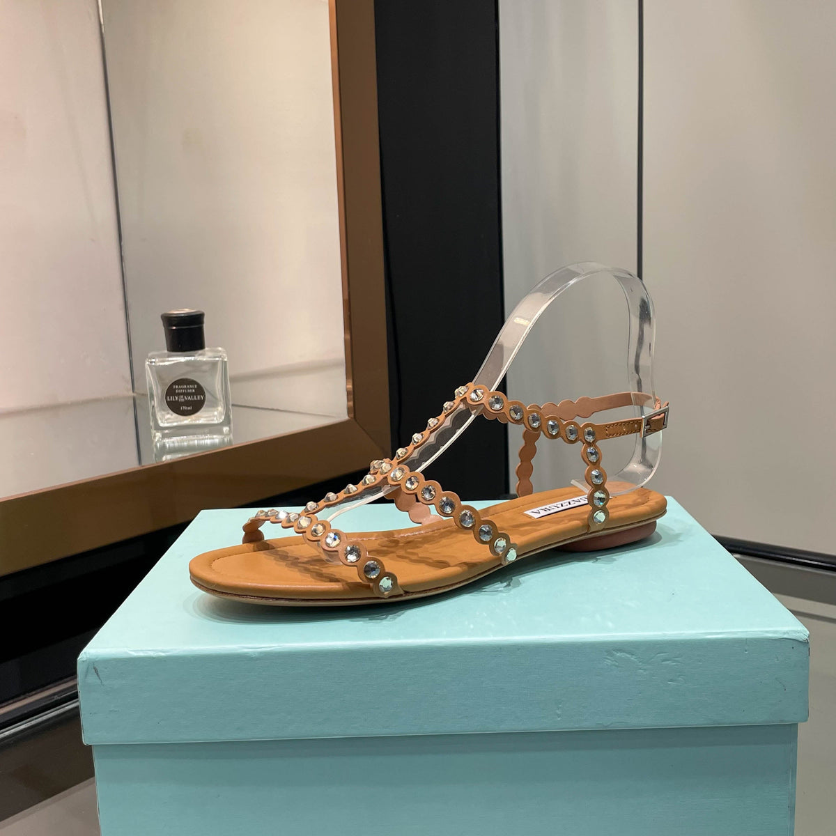 Aquazzura 26s Flat Sandals Camel Calfskin Crystal Embellished 492715