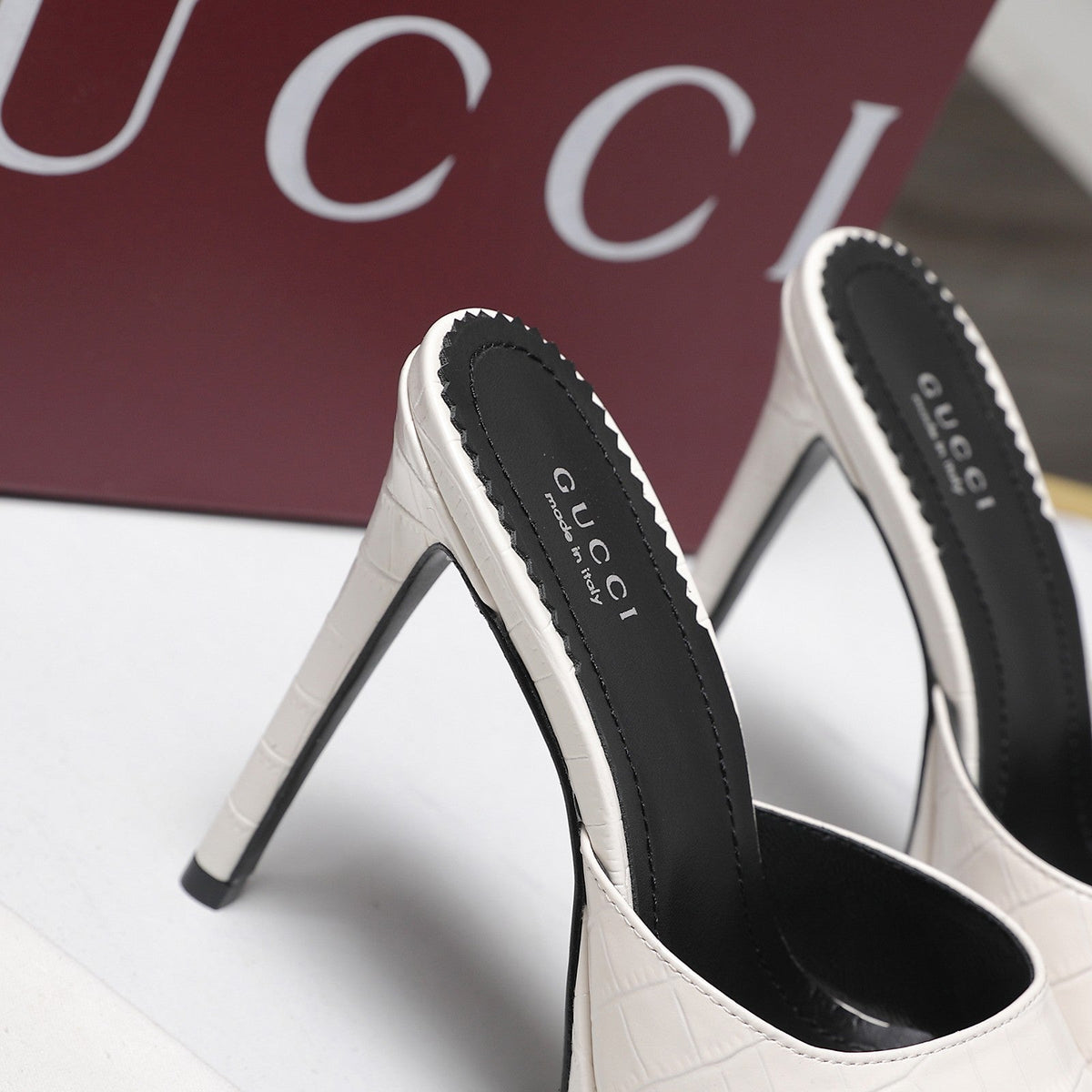 Gucci 26s Heeled Slide Sandals 12cm White Crocodile Embossed Patent Calfskin