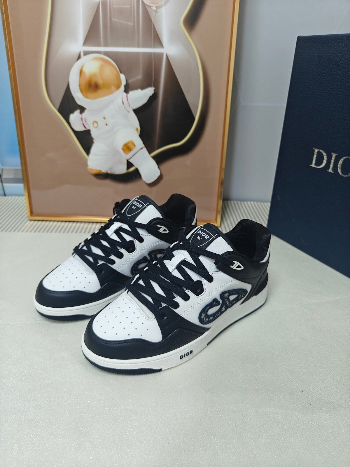 CD 26s Low Top Sneaker White Black Calfskin 628314