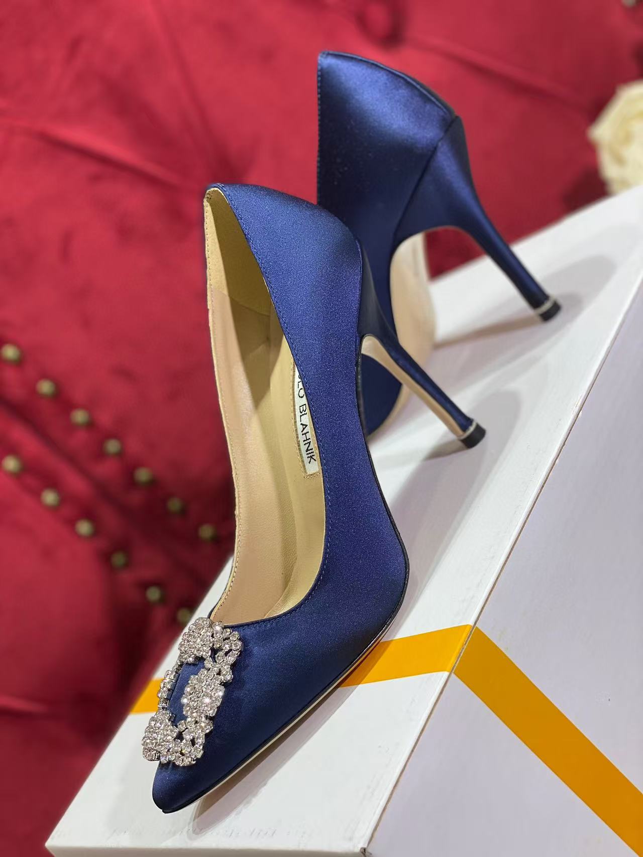 Manolo Blahnik Hangisi Buckle Pump 10cm Blue Satin