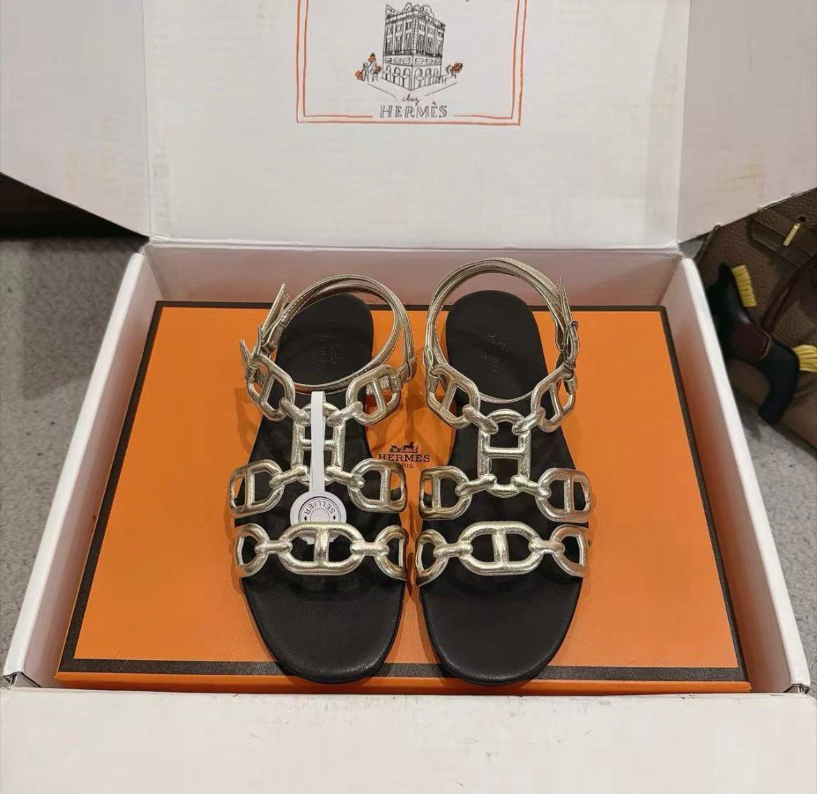 HM 26s Naos Sandal Black Sliver Leather