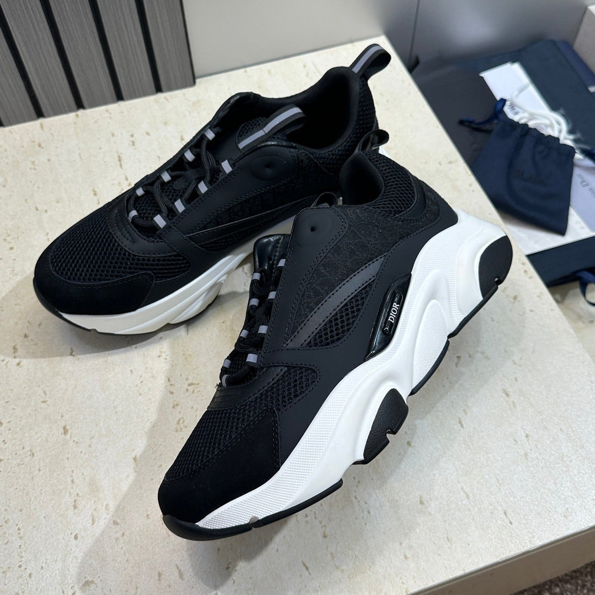 CD 26s Men B22 Sneakers Black Oblique Jacquard Canvas White Sole 628314