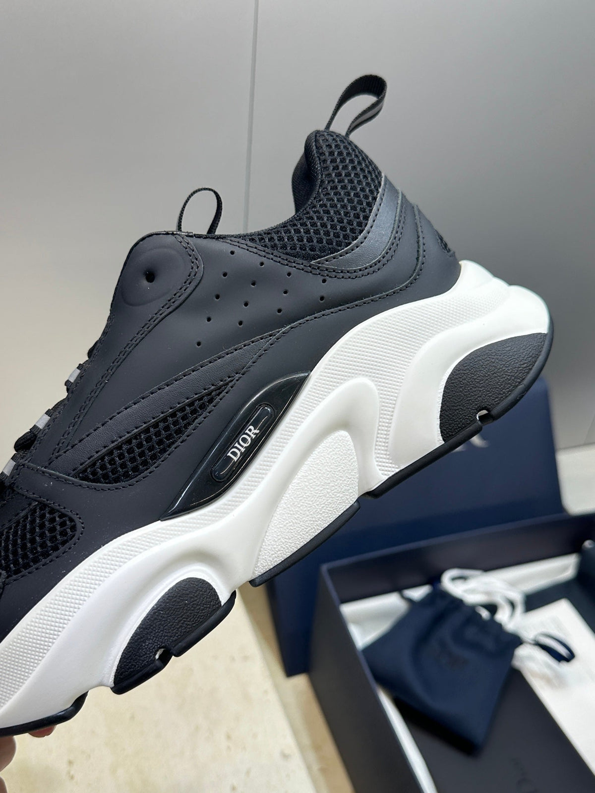 CD 26s Men B22 Sneakers Black Mesh White Sole 539182
