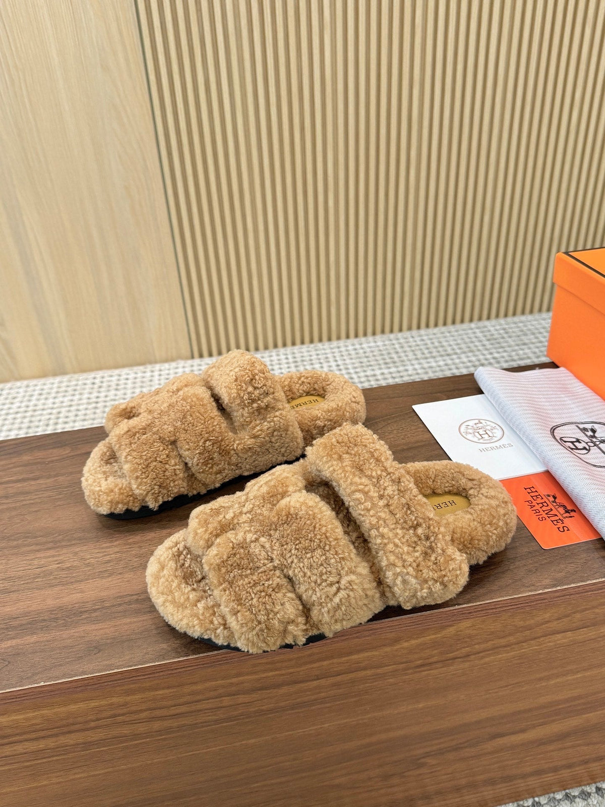 HM 26s Chypre Sandals Naturel Shearling 175171