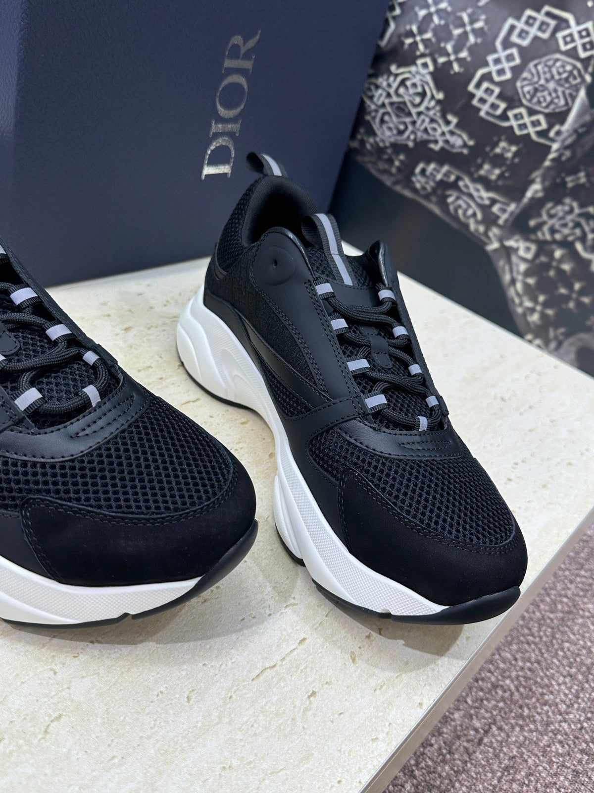 CD 26s Men B22 Sneakers Black Oblique Jacquard Canvas White Sole 628314