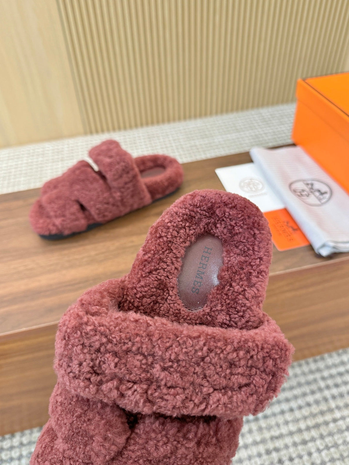 HM 26s Chypre Sandals Pourpre Shearling 175172