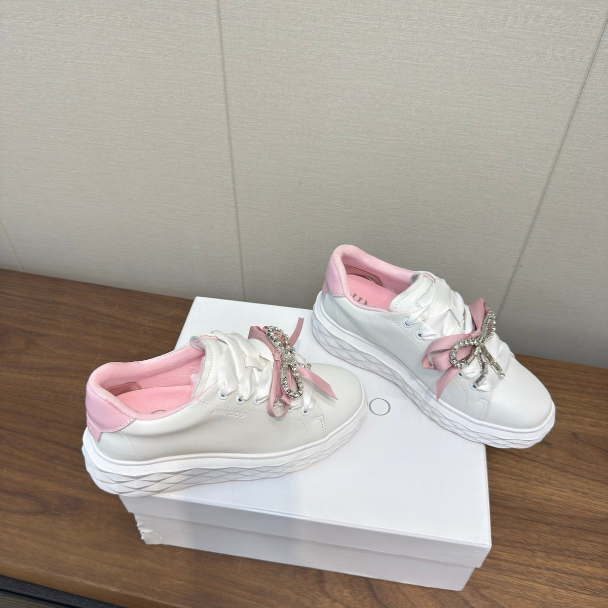 Jimmy Choo 26S Sneakers 5.5cm White And Pink Calfskin With Crystal Bow 835241