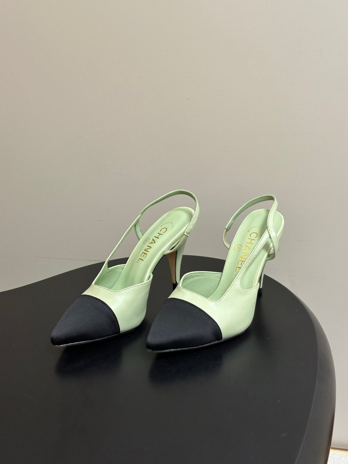 Chanel 26s Pointed Toe High Heel Slingbacks 8.5 Cm Pastel Green Lambskin Black Toe
