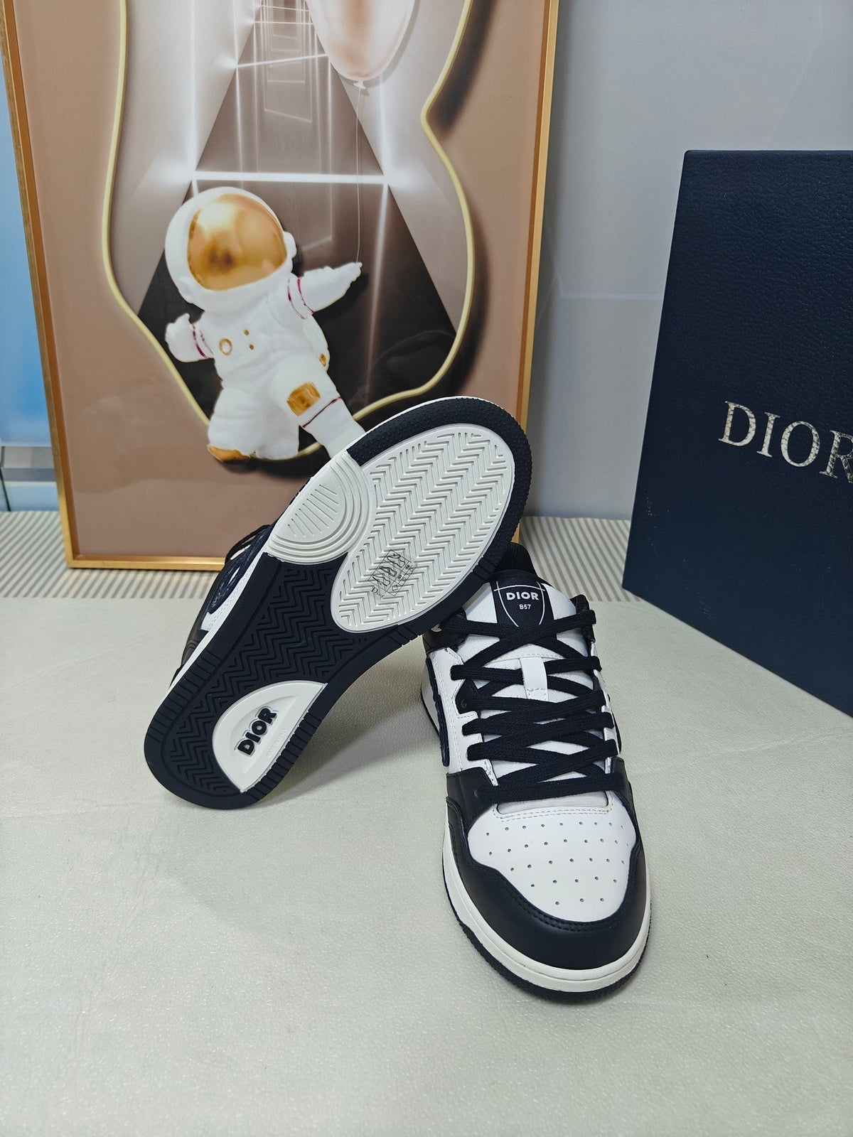 CD 26s Low Top Sneaker White Black Calfskin 628314