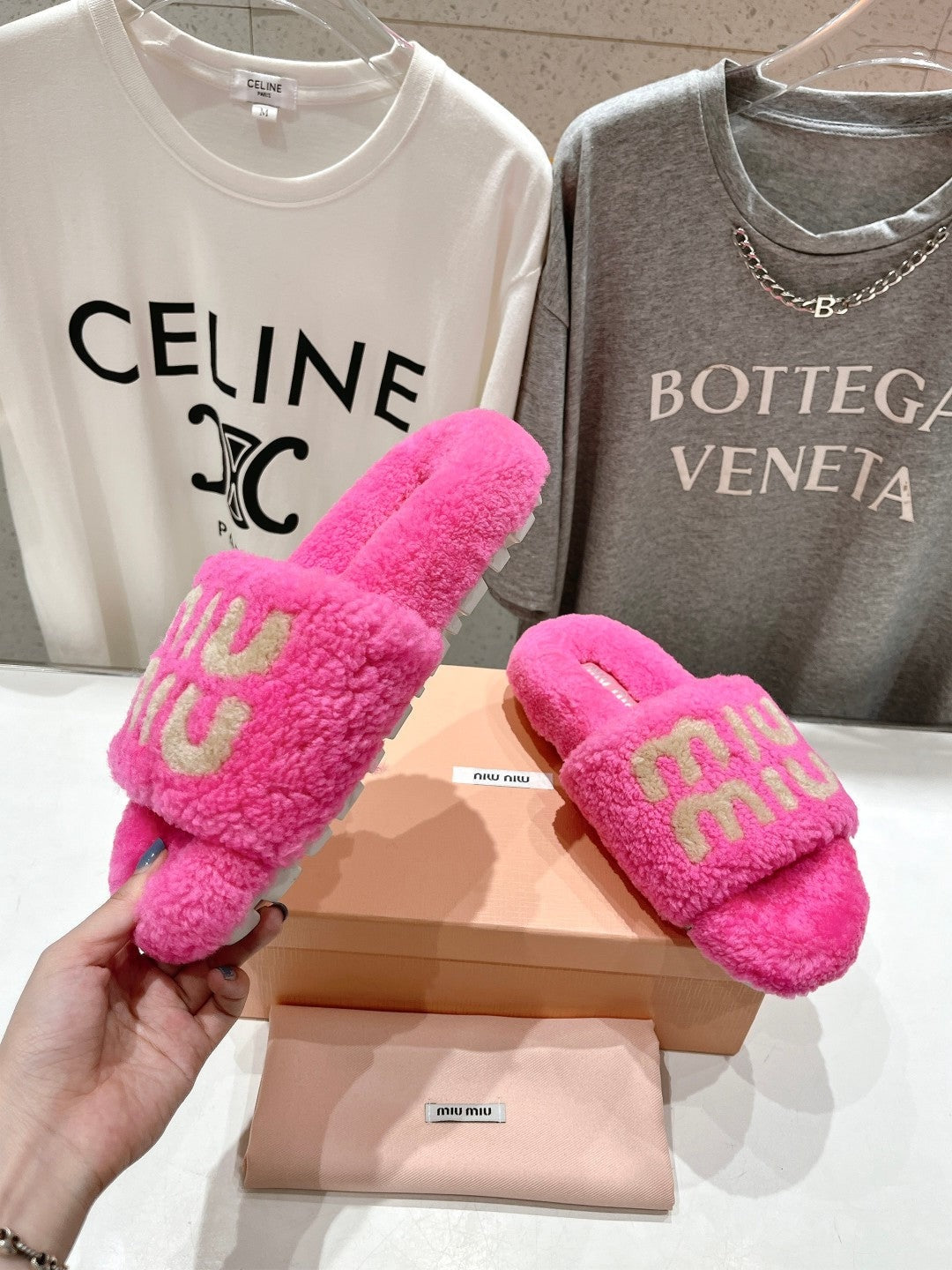 Miumiu 26s Sandals Pink Shearling With Logo Lettering