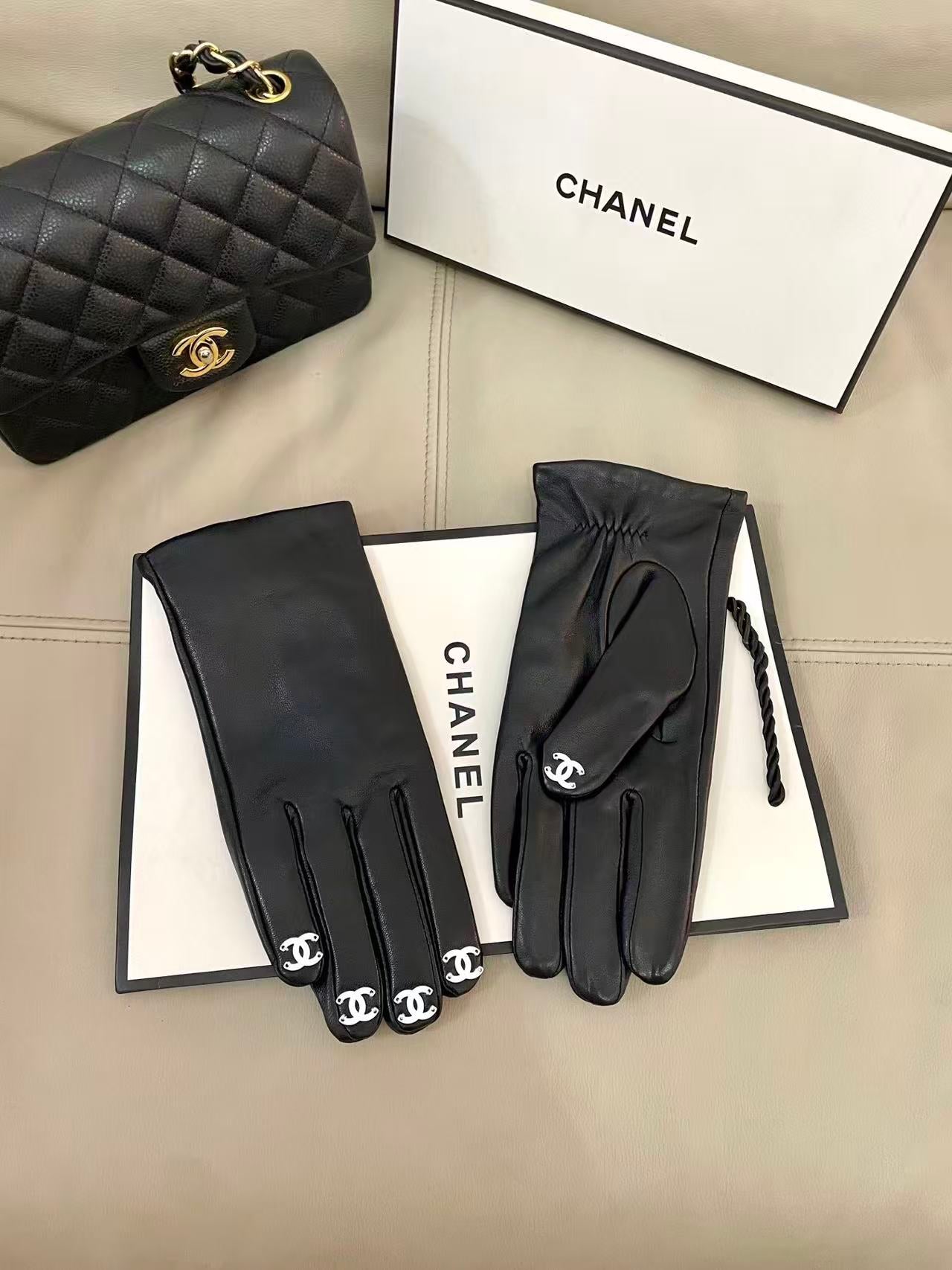 CC FW 25/26 Gloves Lambskin Black & White