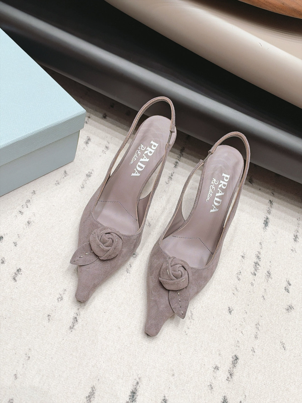 Prada 2026 Rosette Pointed-Toe Shoe 80mm Suede Leather 176075
