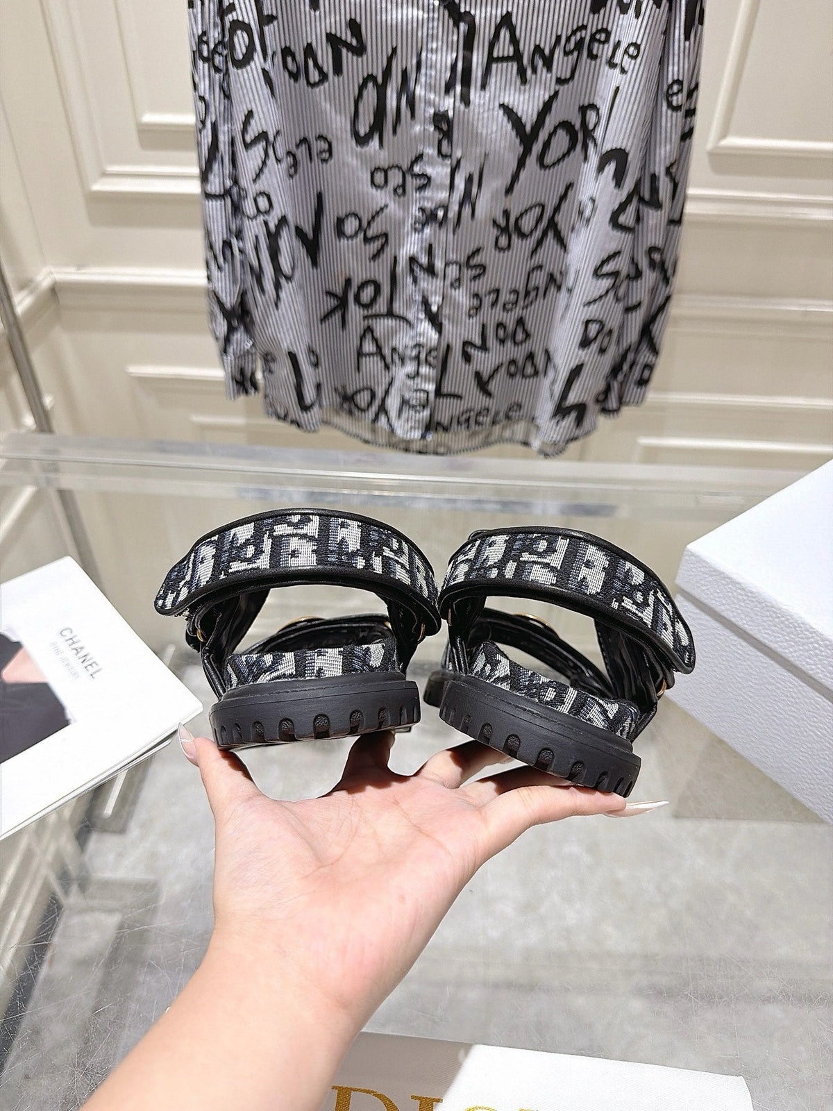 CD 26s Velcro Sandals Black Mix White Oblique Canvas 318495