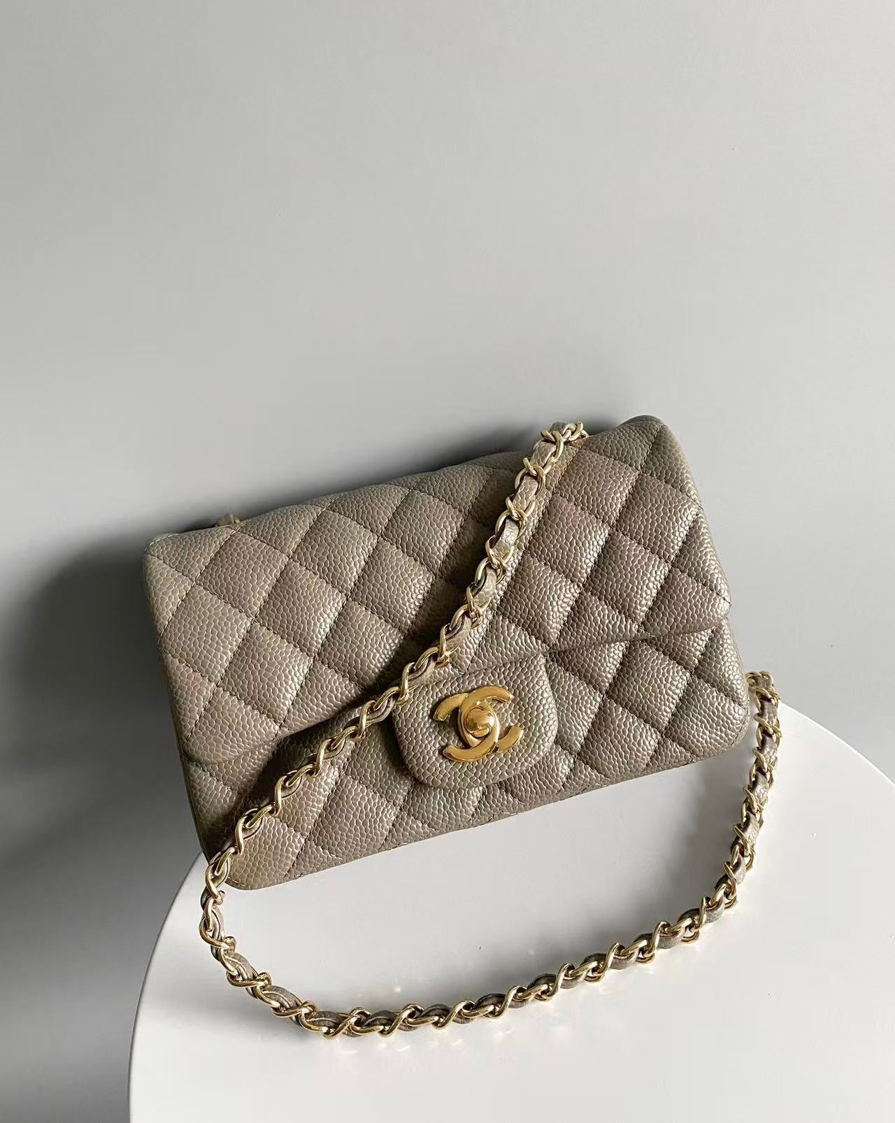 Medium Classic Flap Bag 20cm Taupe Caviar Leather GHW