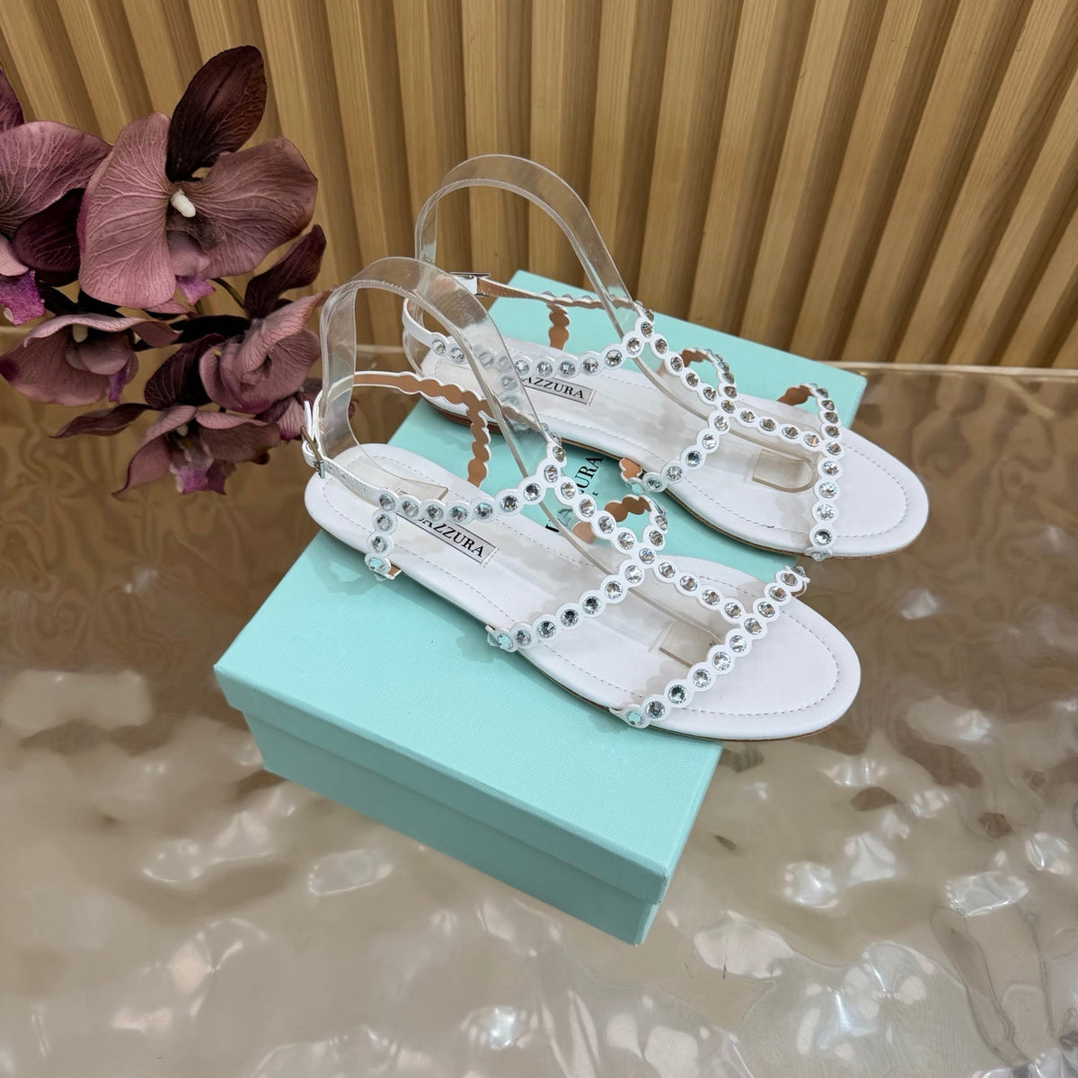 Aquazzura 26s Flat Sandals White Calfskin Crystal Embellished 310574