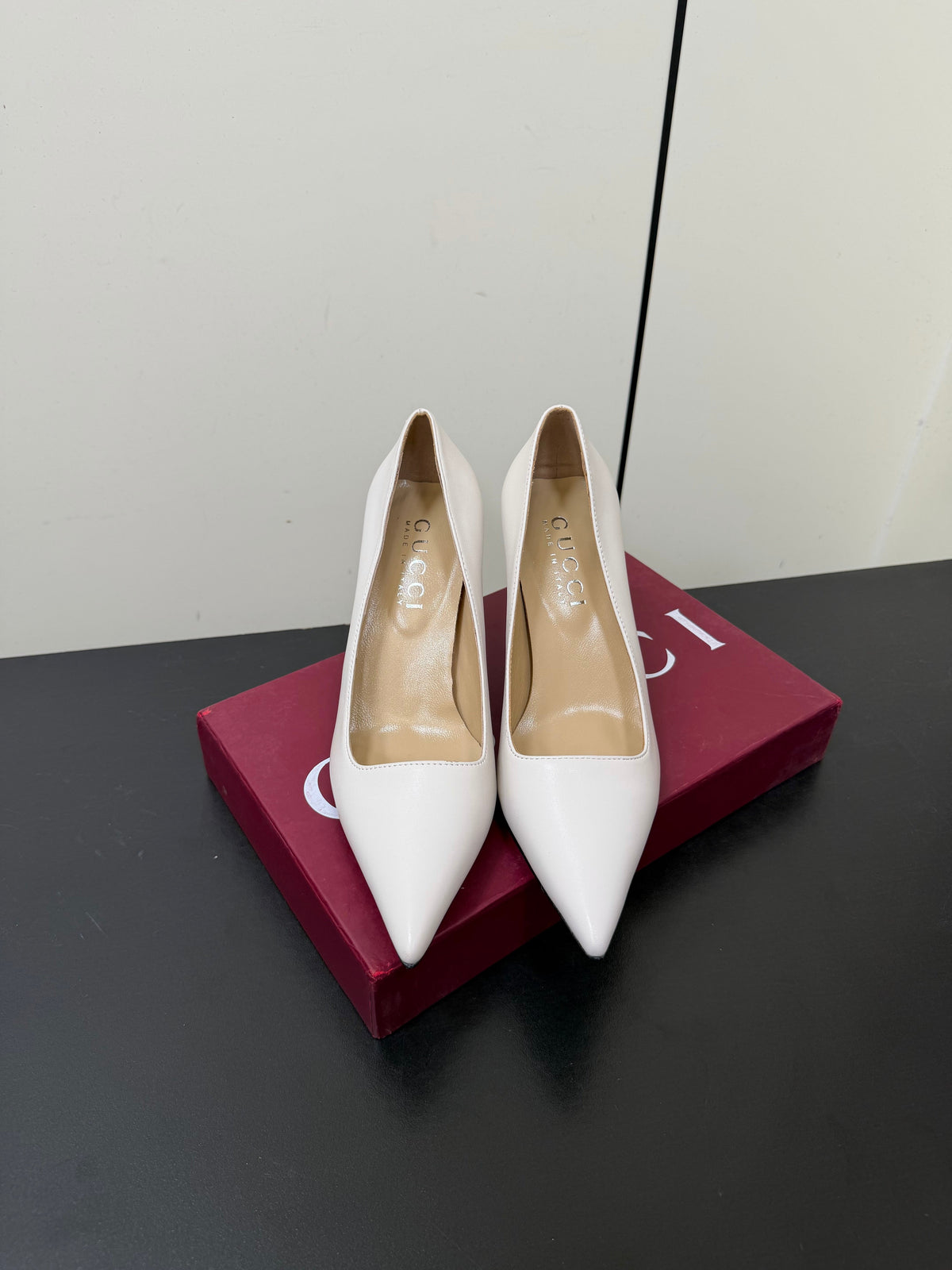 Gucci 26s Pointed Toe Pumps 8.5cm White Calfskin