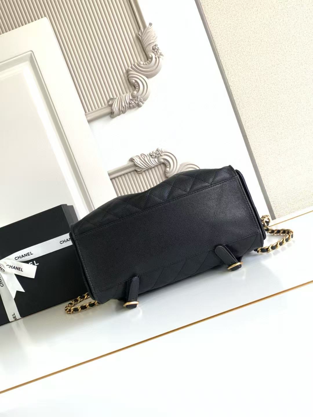 CC 25b Medium Backpack With Chain 23cm Black Caviar GHW