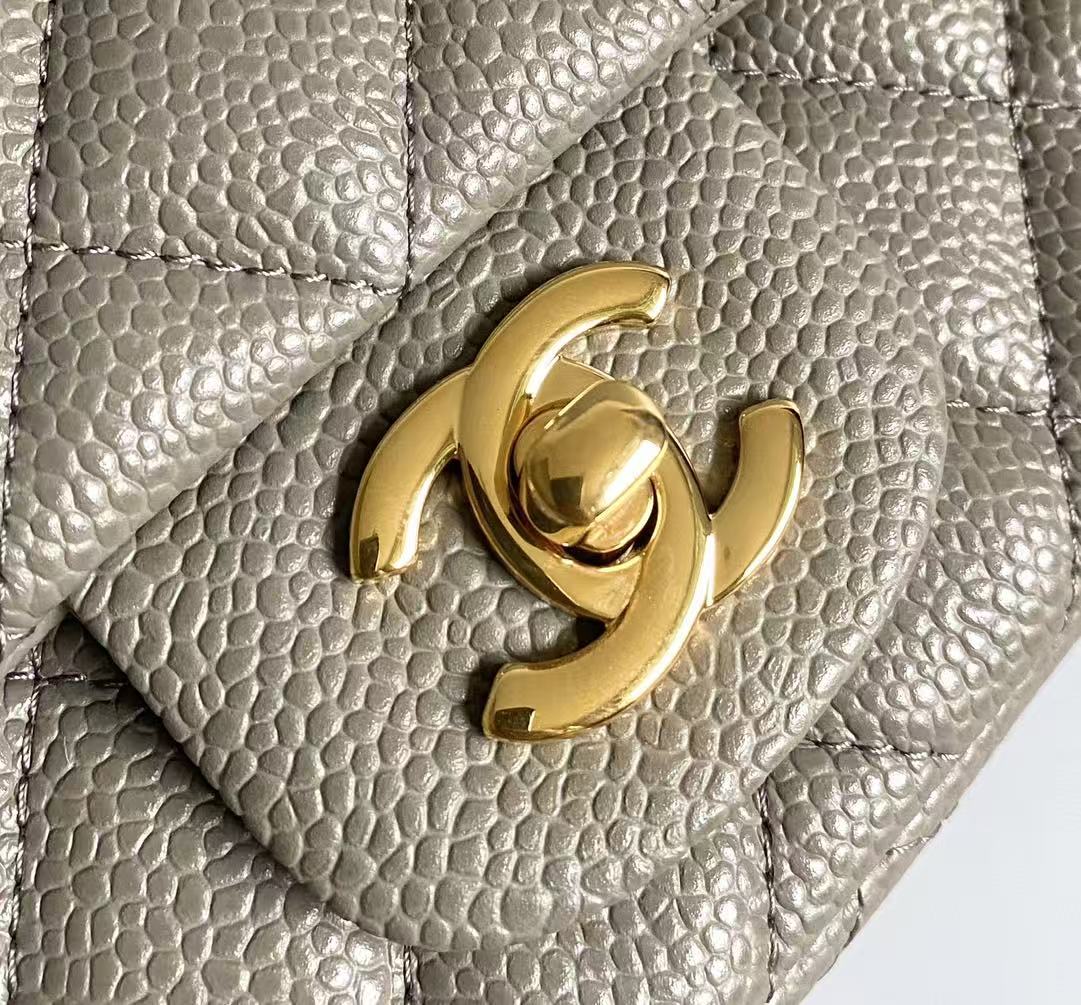 Medium Classic Flap Bag 20cm Taupe Caviar Leather GHW