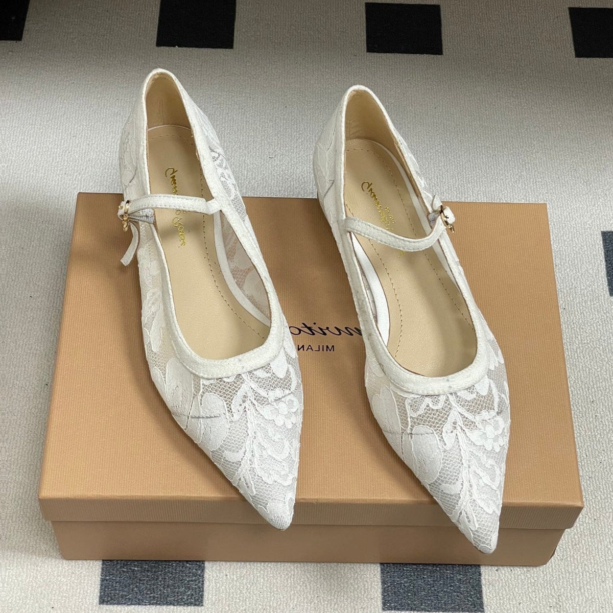 GR 26s Mary Jane White Lace 164801