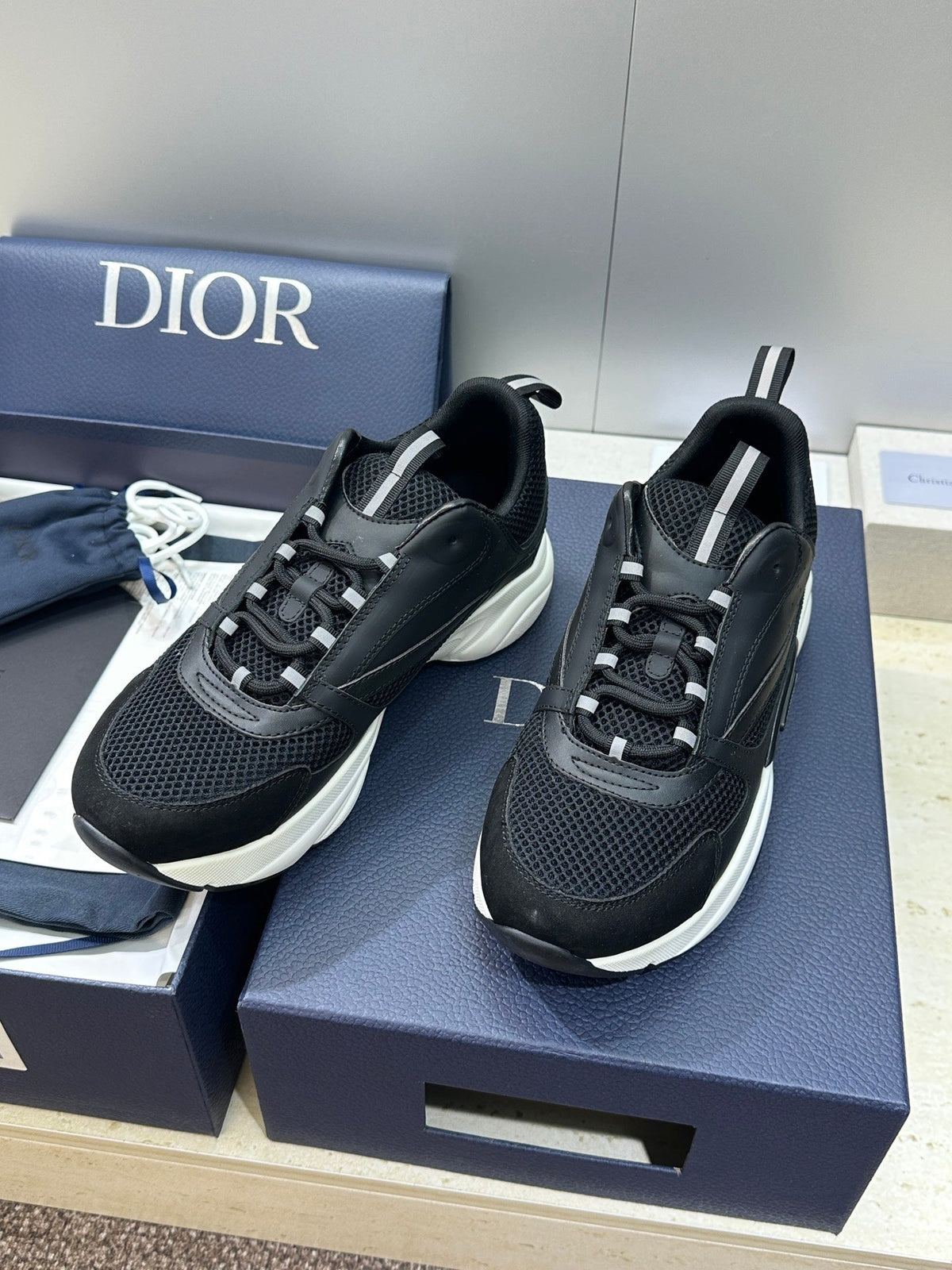 CD 26s Men B22 Sneakers Black Mesh White Sole 539182
