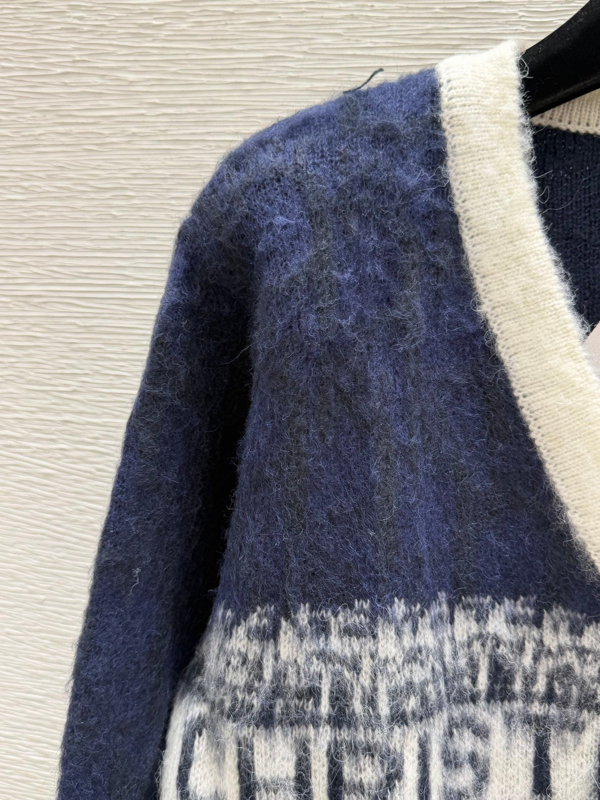 CD 26FW V-Neck Signature Band Knit Cardigan Navy Cream Wool 313306