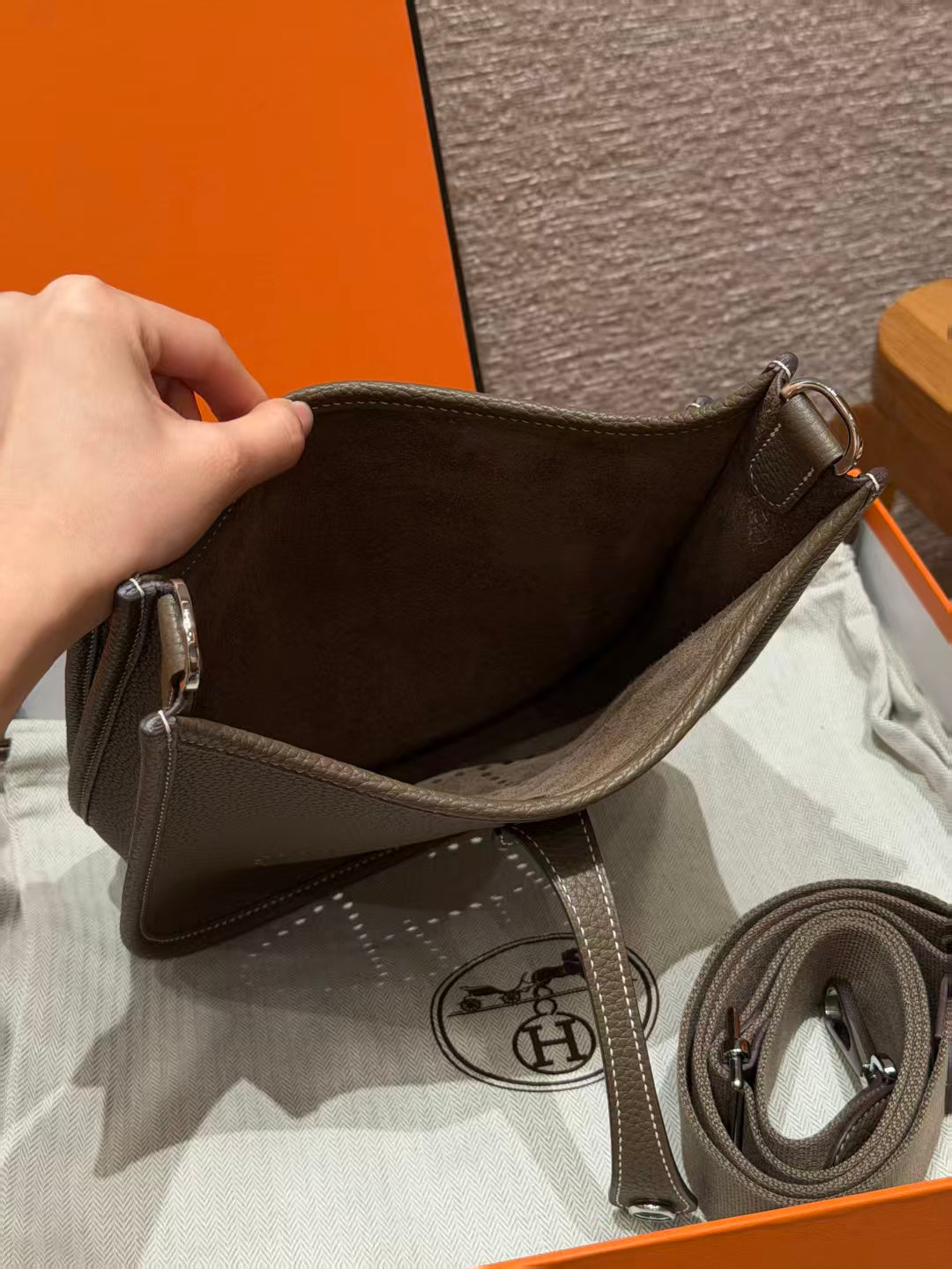 HM Evelyne 23cm Etoupe Togo SHW