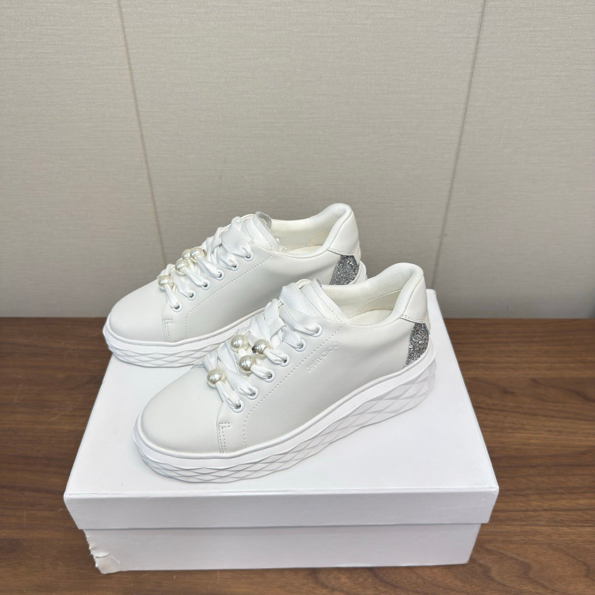Jimmy Choo 26S Sneakers 5.5cm White Calfskin Pearl-Embellished 191764