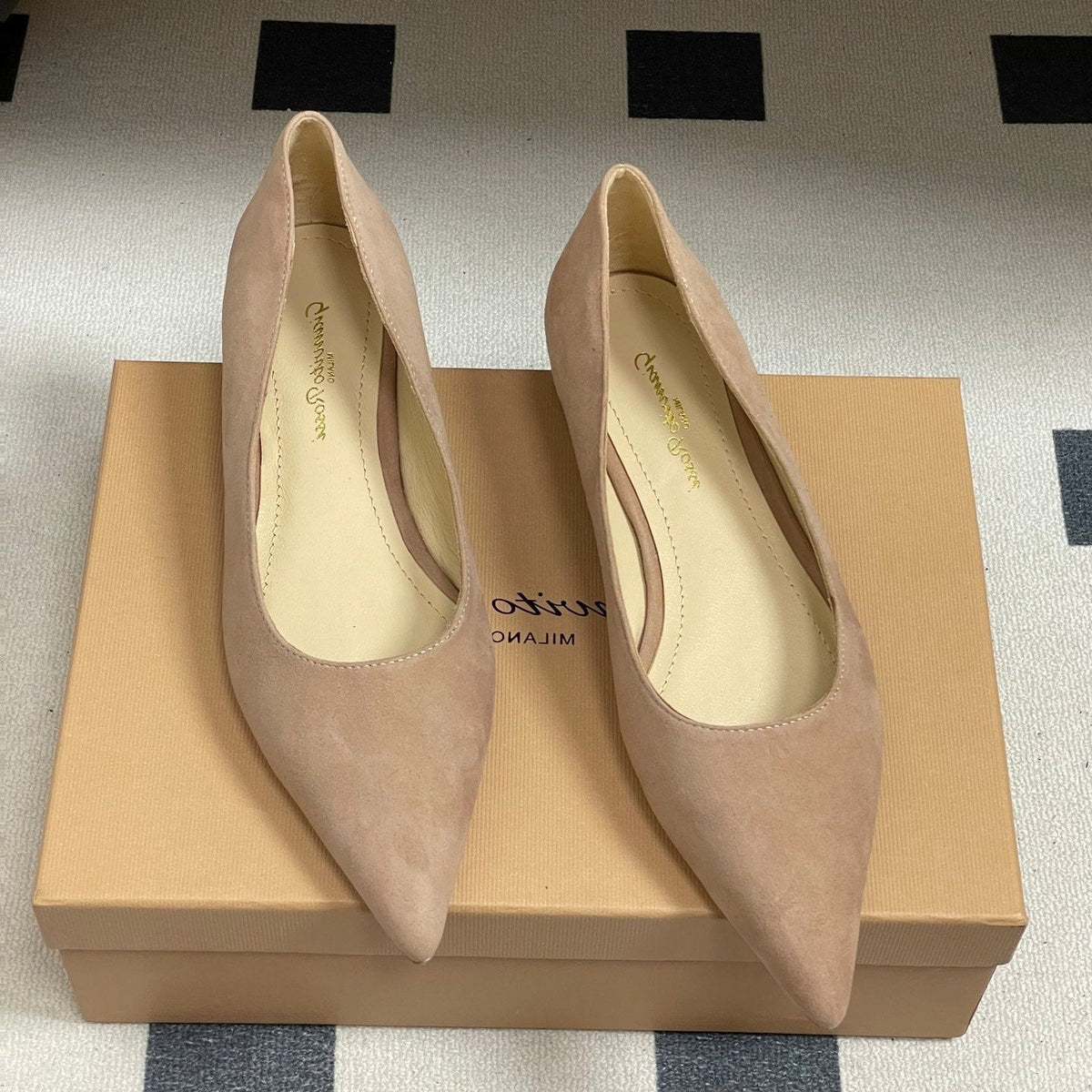 GR 26s Flats Nude Suede 164789